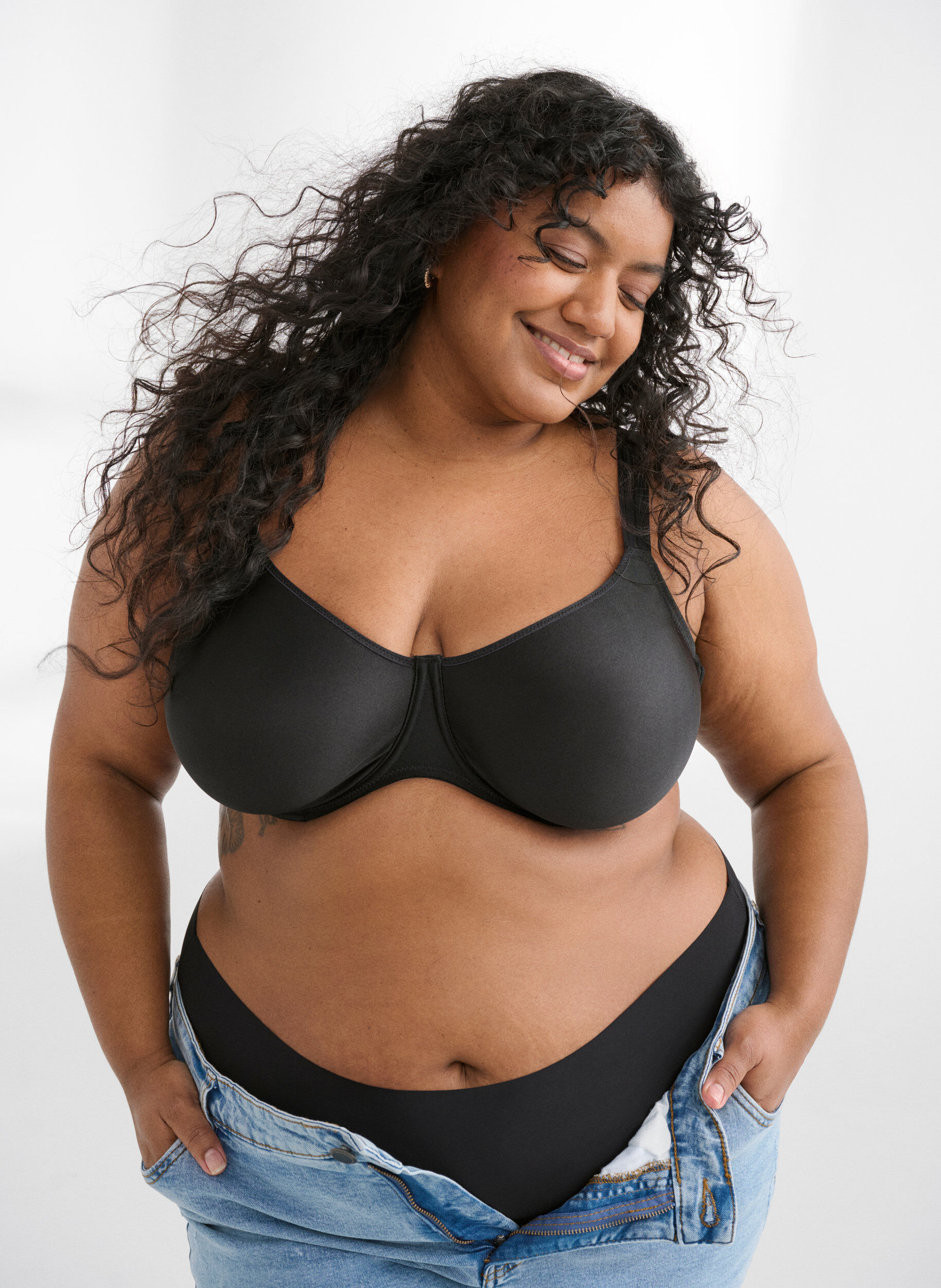 Zizzi Formowany biustonosz z pelnym zabudowaniem i duzym wsparciem, Czarne, Image image number 0