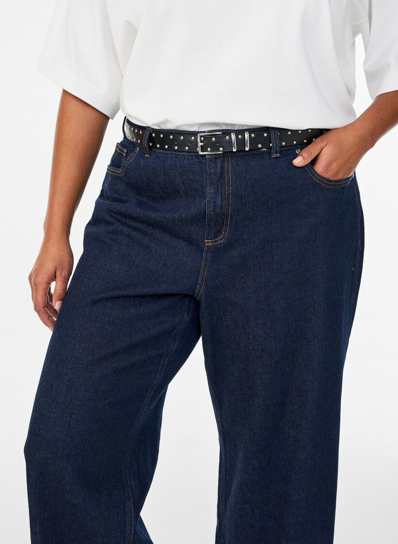 Pasek ze sztucznej sk&oacute;ry z cwiekami, Czarne, Model image number 0