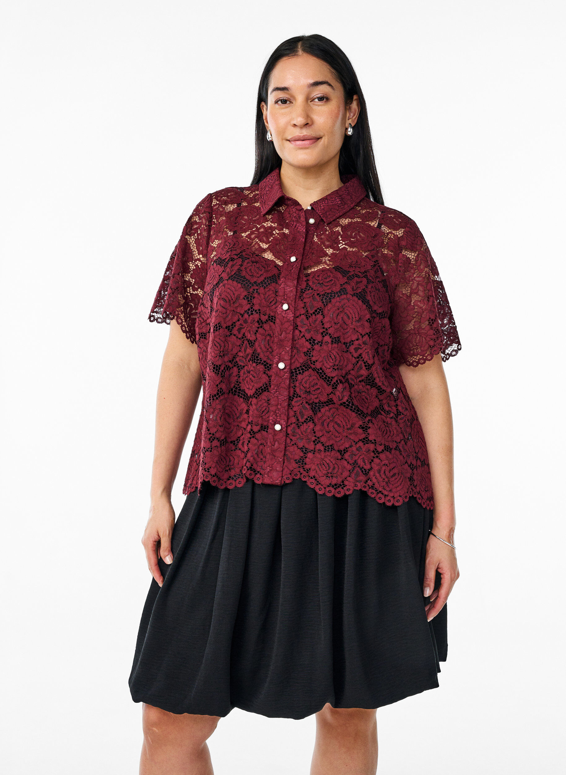 Kr&oacute;tka sp&oacute;dniczka balonowa z&nbsp;elastycznym paskiem w&nbsp;talii, Czarne, Model