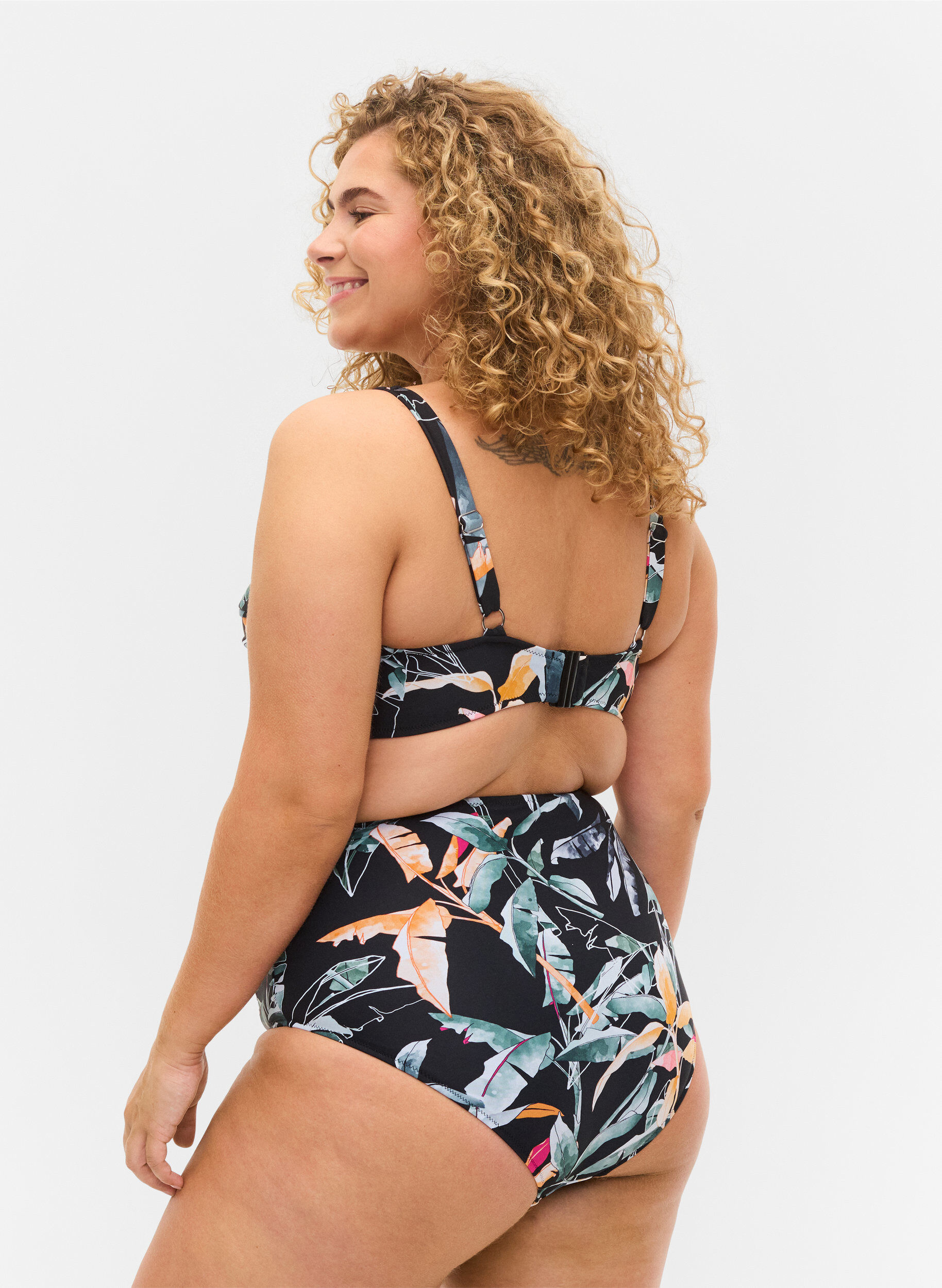 Zizzi Printed bikini bottoms with extra high waist, Leaf Print, Model image number 1