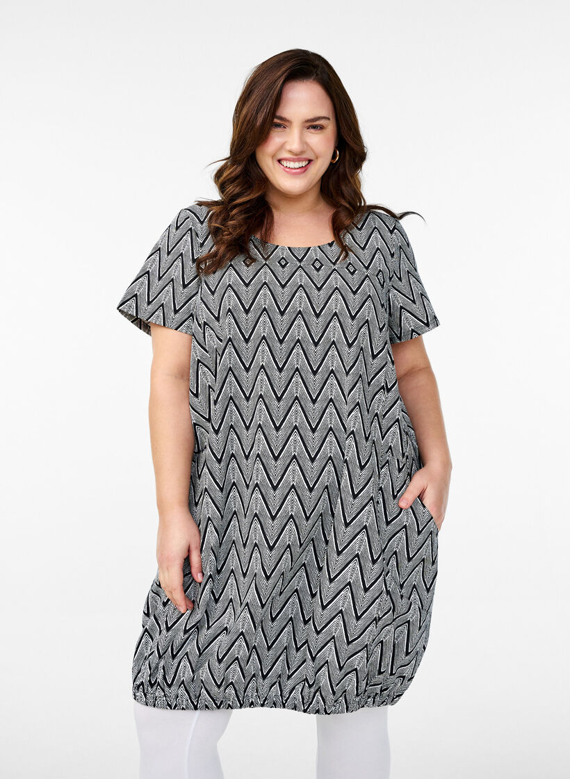 Bawelniana sukienka z kr&oacute;tkim rekawem i nadrukiem, Czarne, Model image number 0