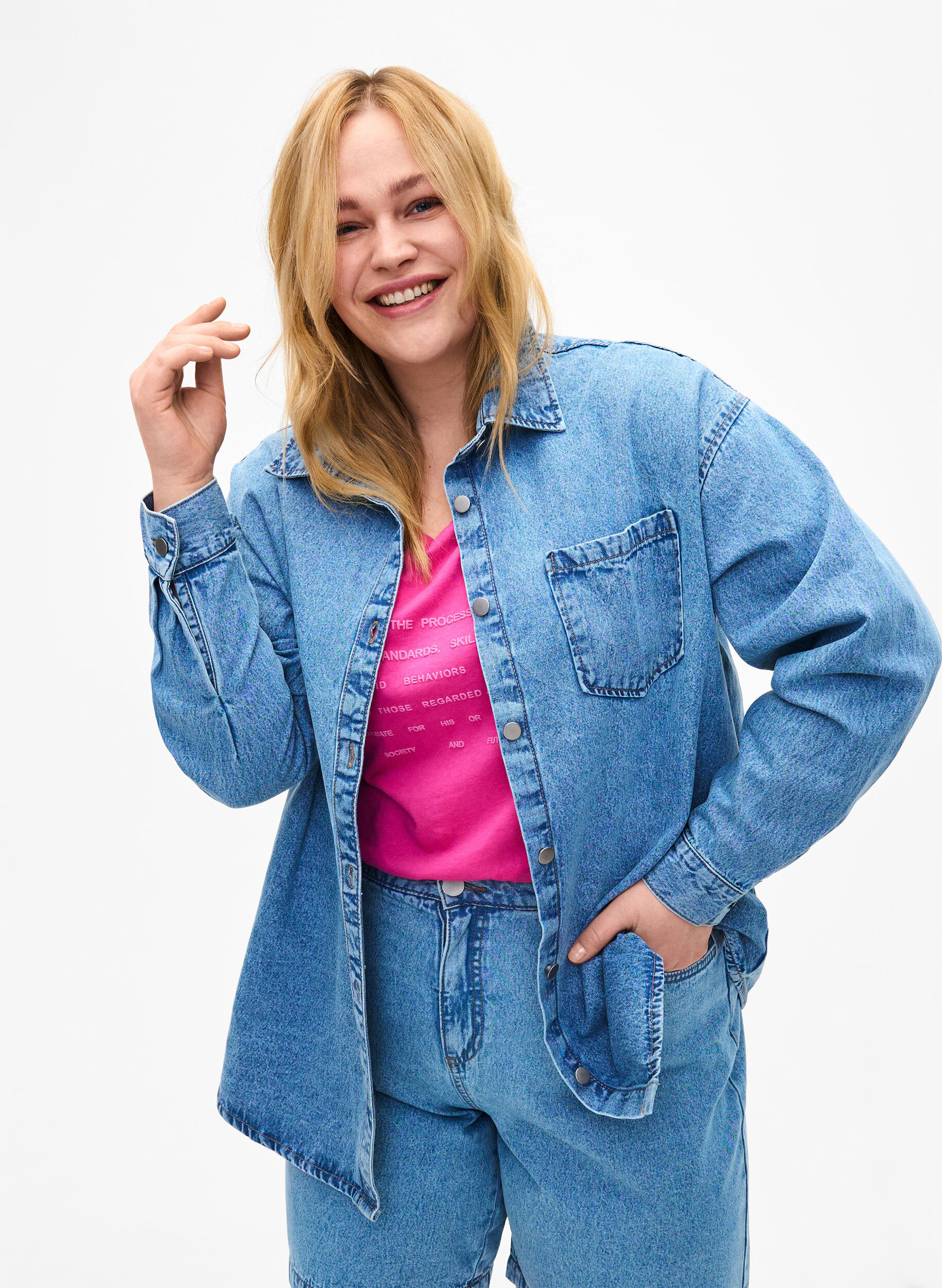 Zizzi Luzna koszula dzinsowa z kieszenia na piersi, Light blue denim, Model image number 0