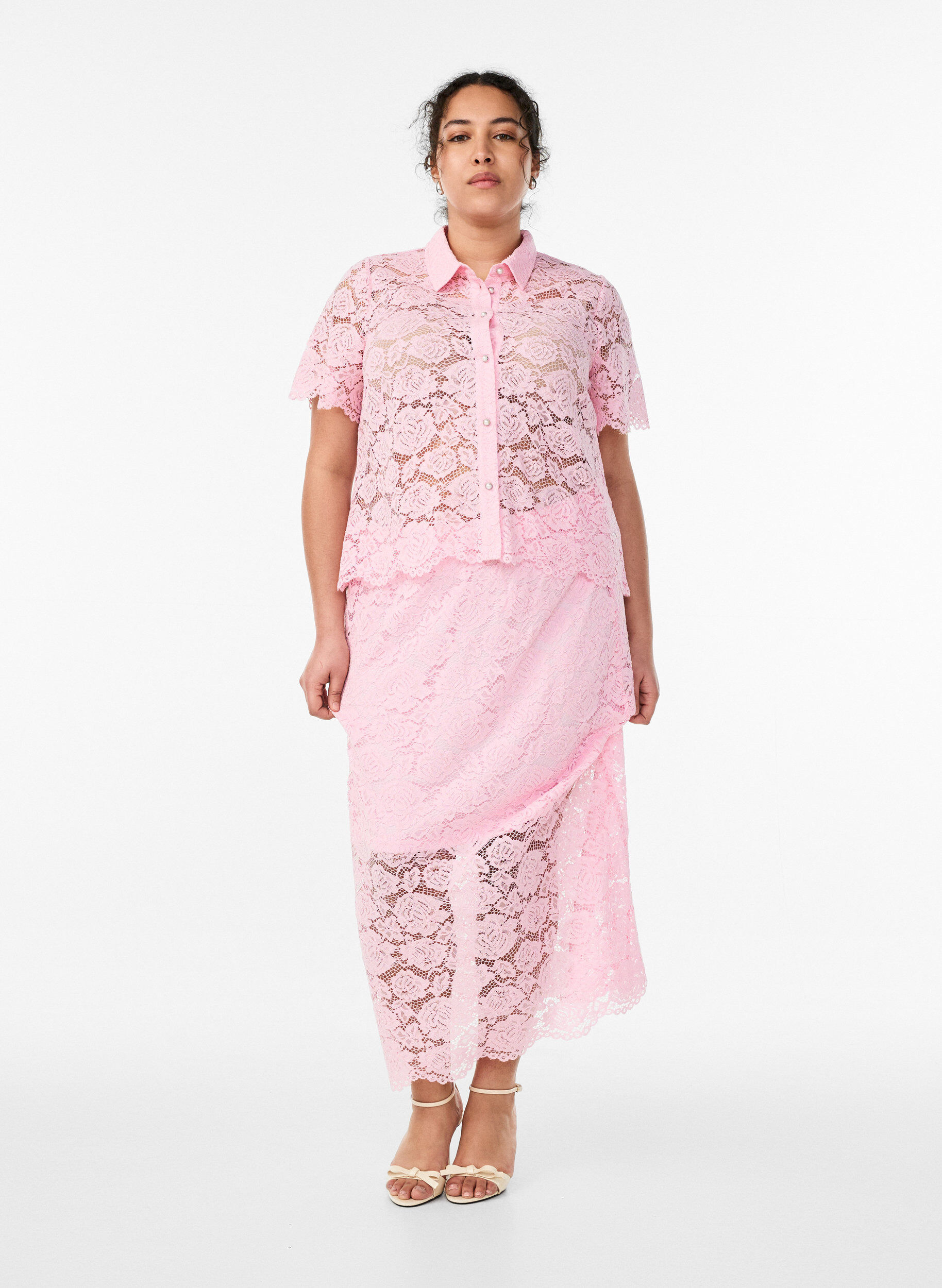 Zizzi Koronkowa bluzka koszulowa z perlowymi guzikami, R&oacute;żowy, Model image number 1