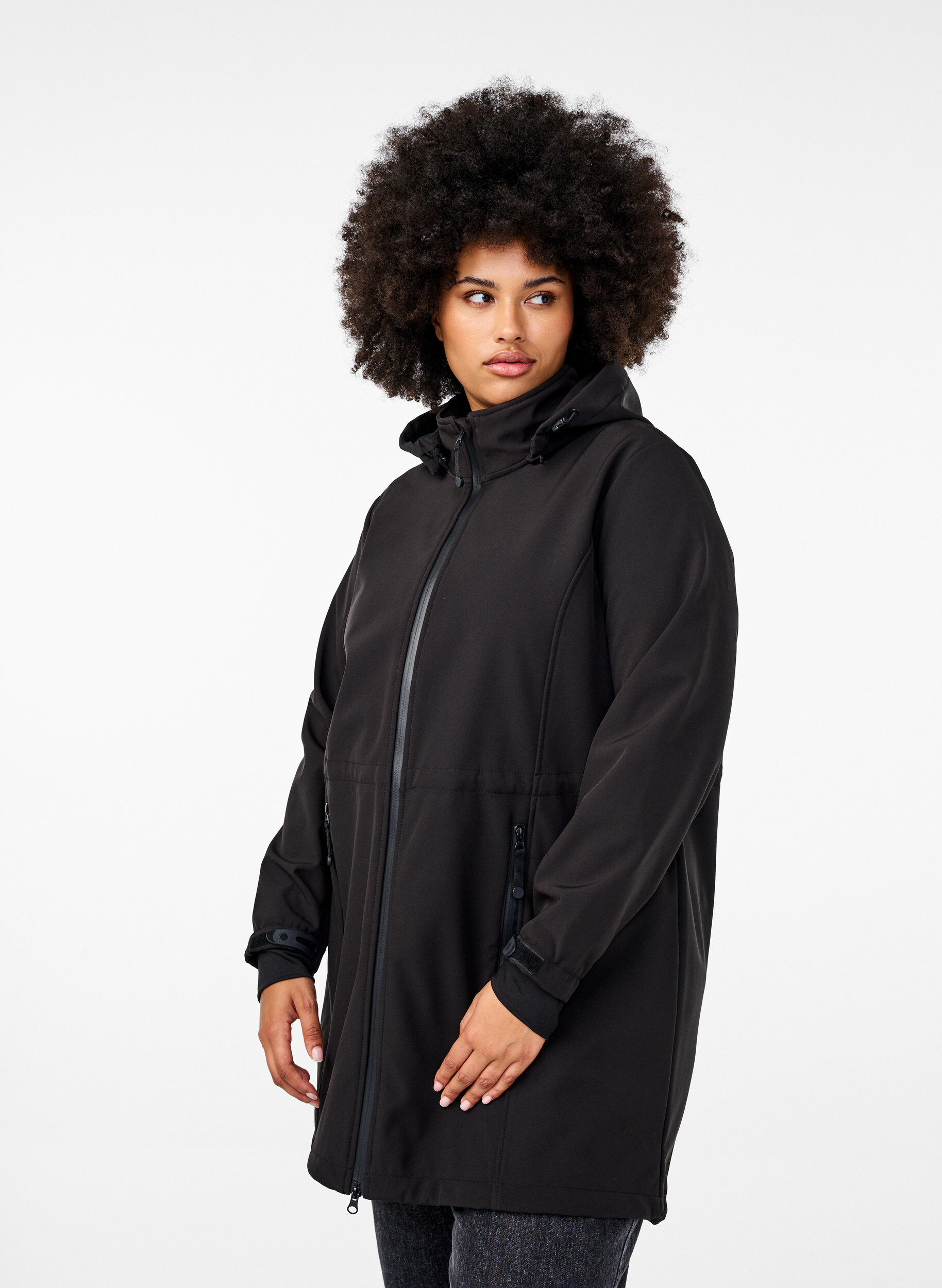 Kurtka softshell z odpinanym kapturem, Czarne, Model
