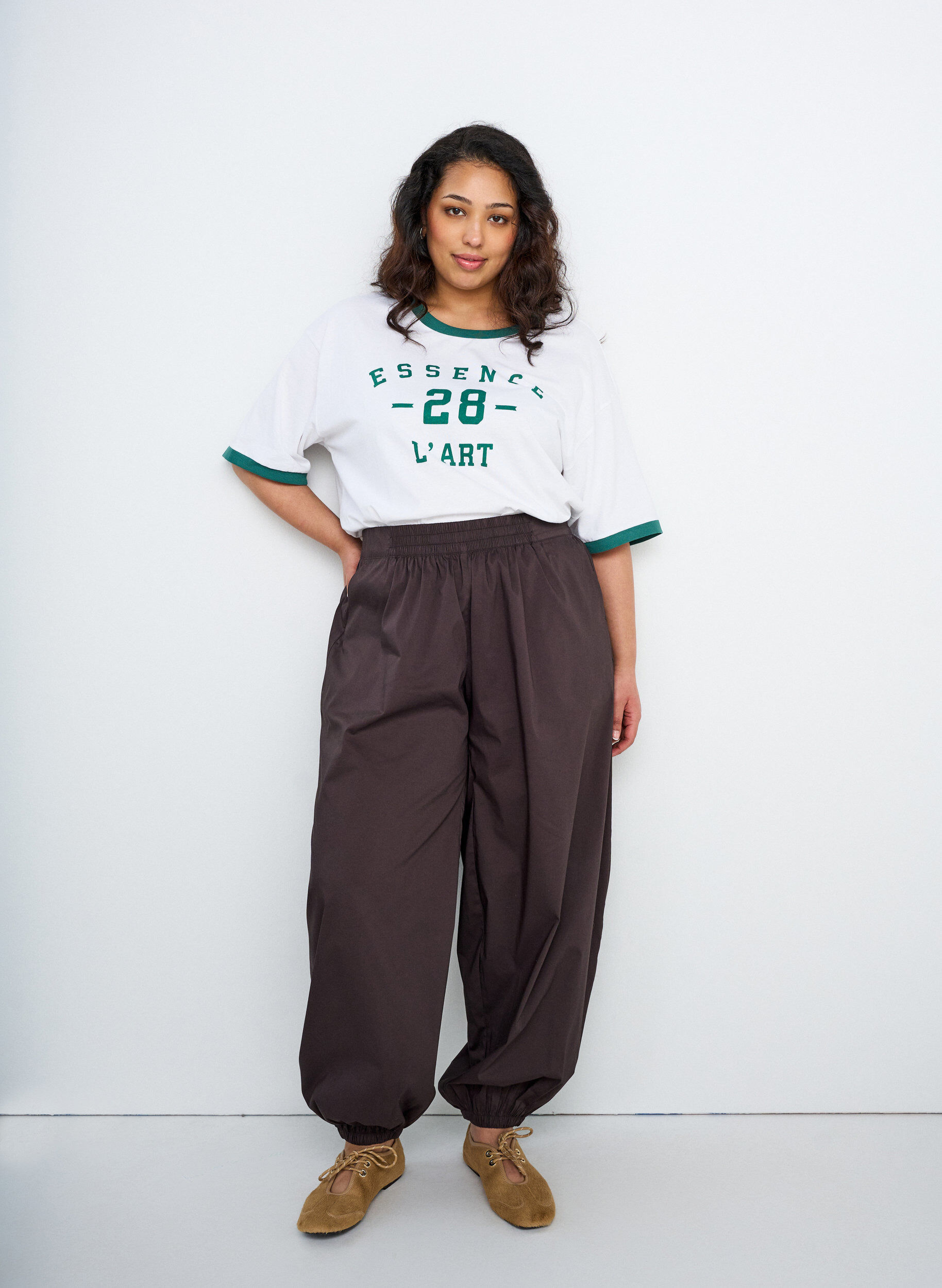 Koszulka bawelniana z nadrukiem tekstowym i krojem boxy