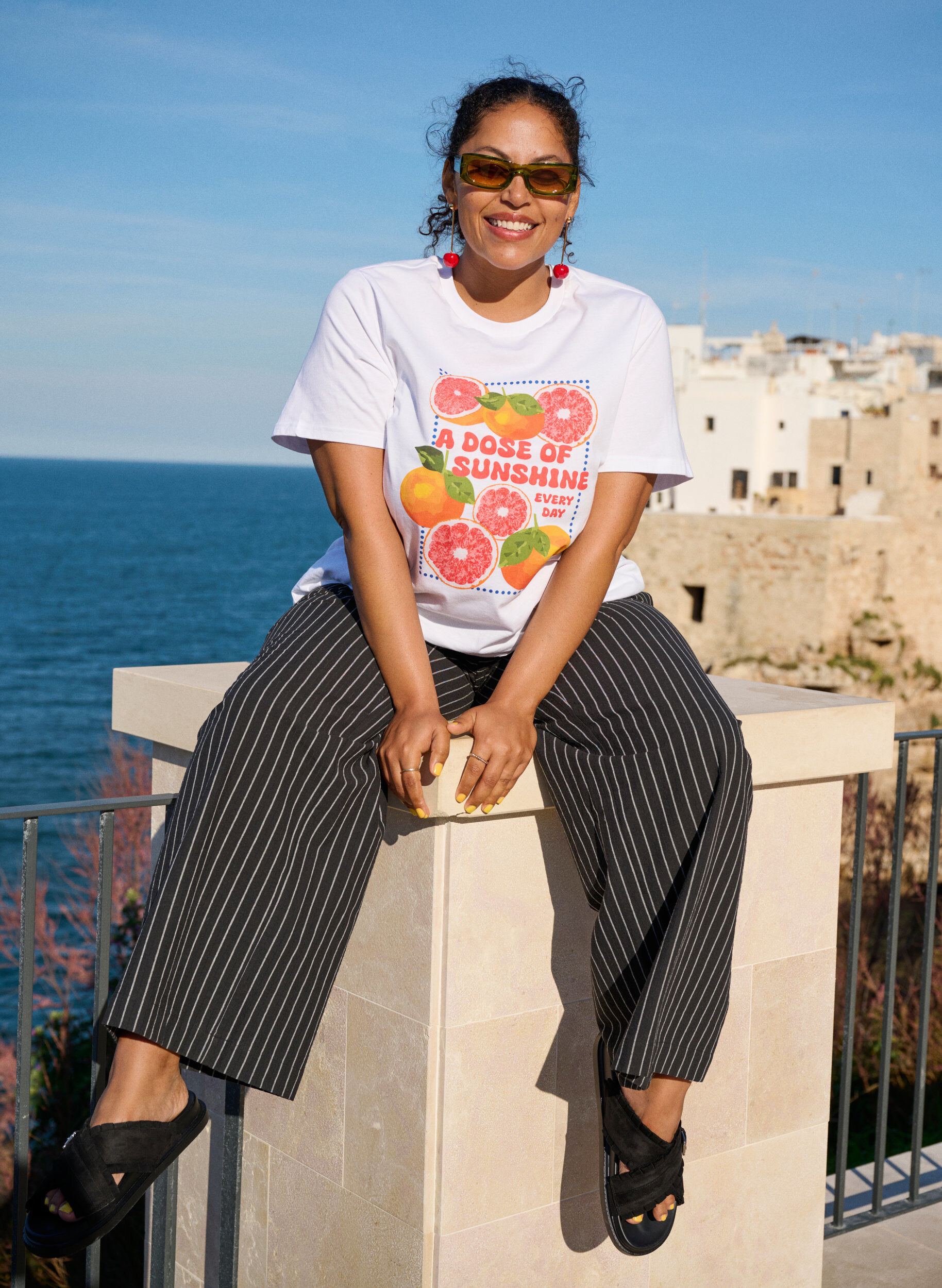 Zizzi Luzne spodnie z wysokim stanem i kieszeniami, Czarne, Image image number 0