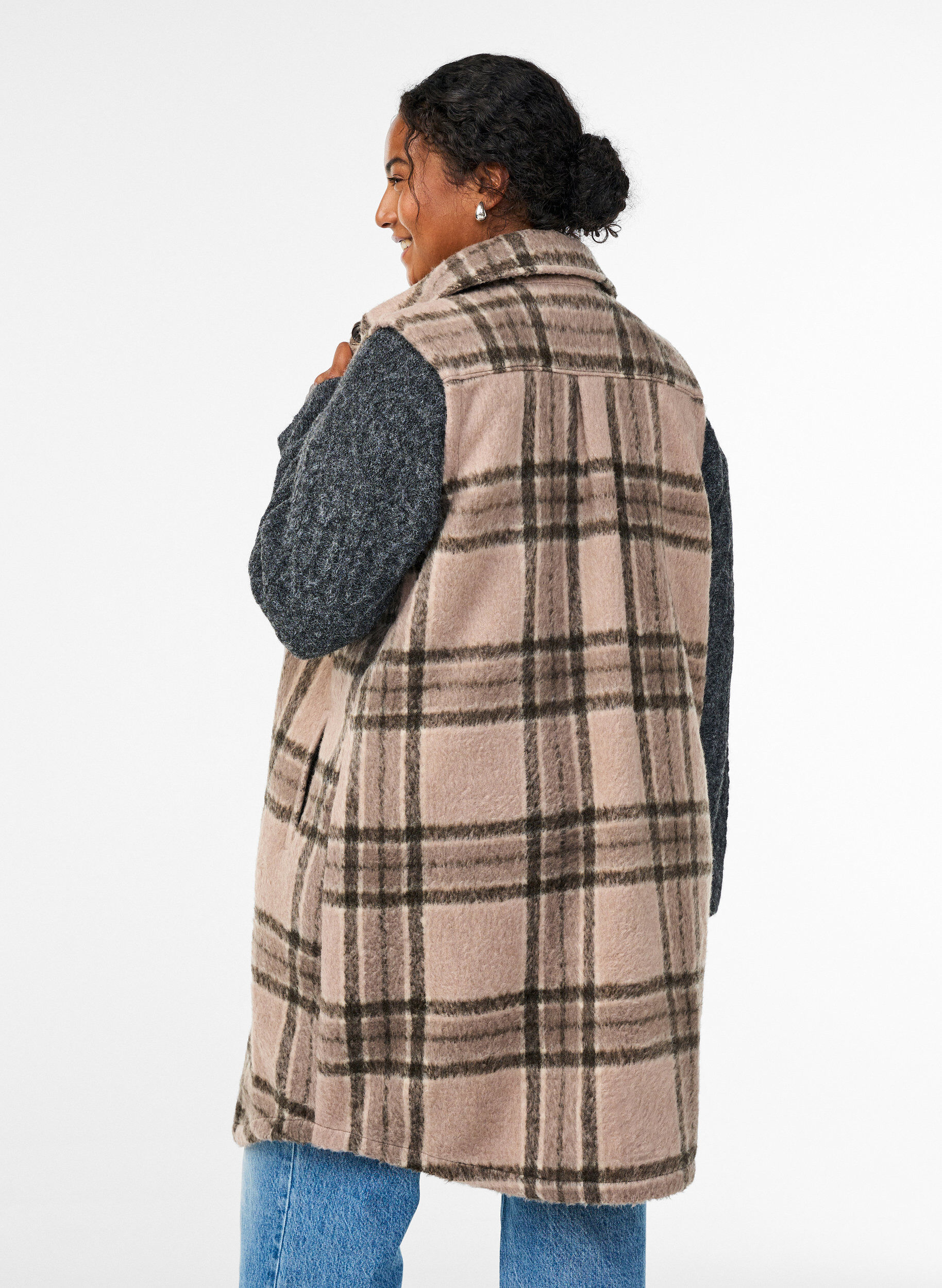 Zizzi Dluga kraciasta kamizelka z szczotkowanego materialu, Beżowy, Model image number 2