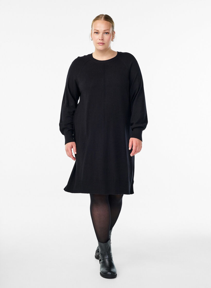 Kr&oacute;tka dzianinowa sukienka z raglanowymi rekawami i srodkowym szwem, Czarne, Model image number 1