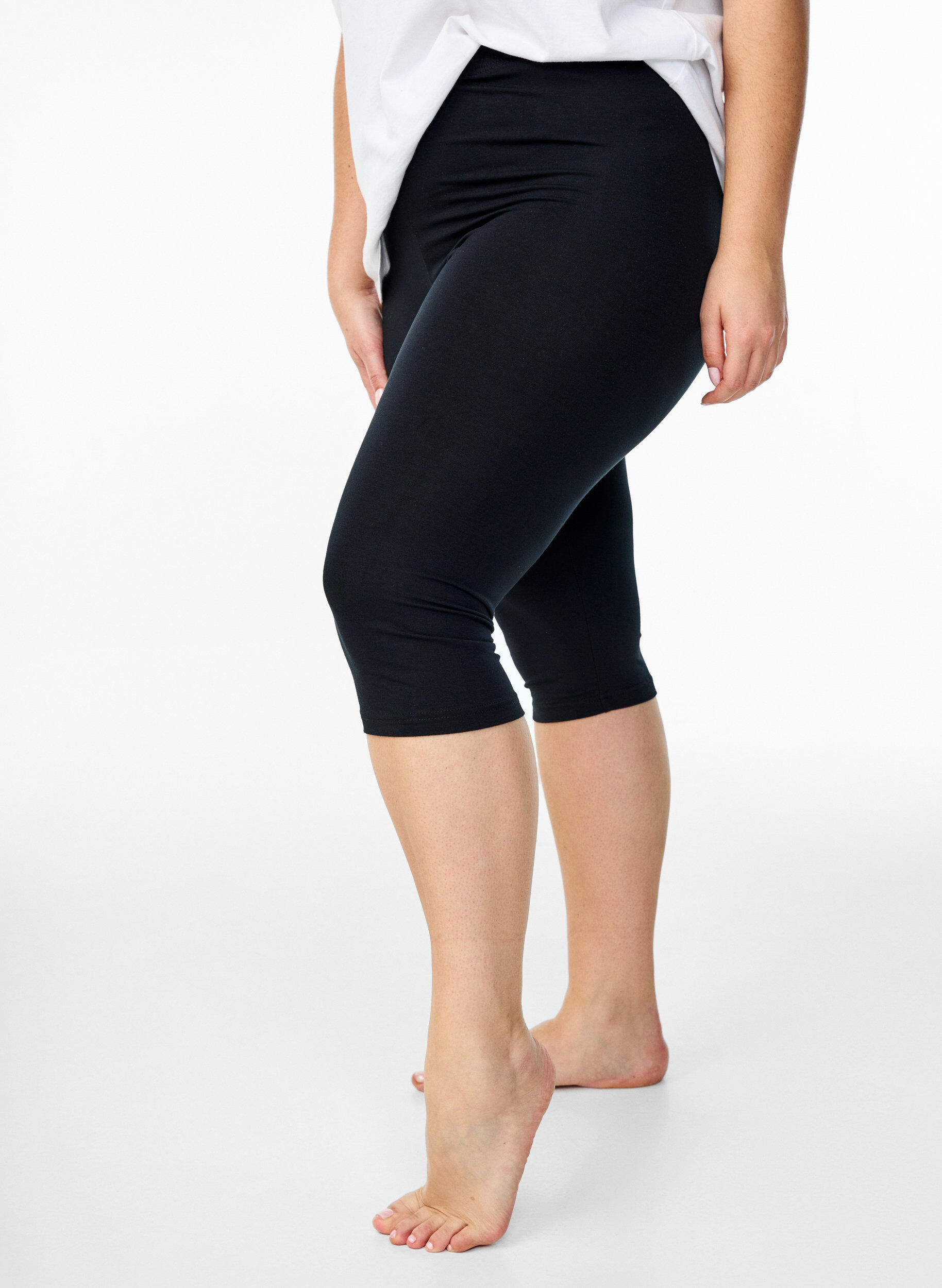Zizzi Podstawowe legginsy 3/4 z wiskozy, Black, Model image number 0