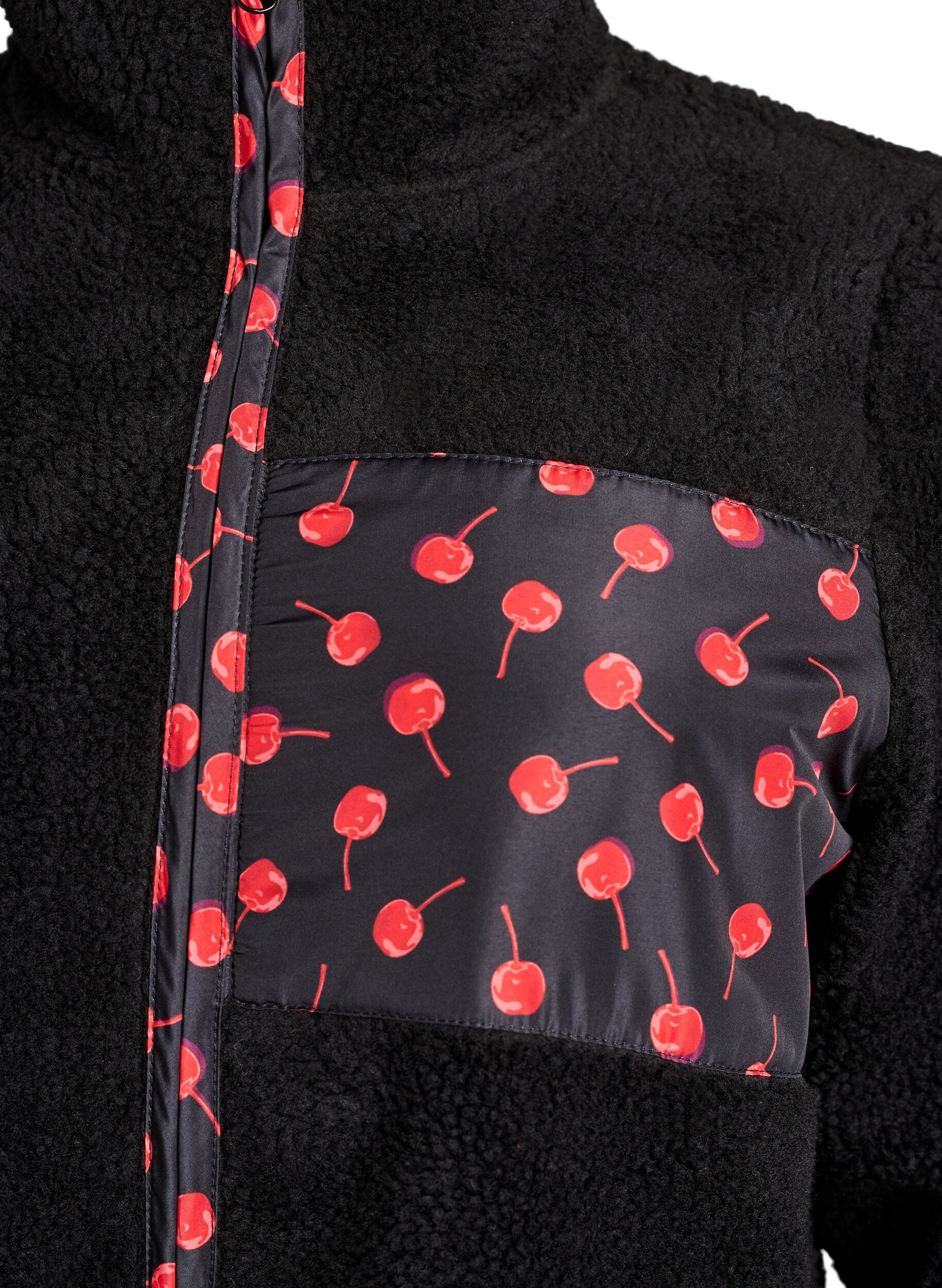 Zizzi Kurtka z polaru Teddy z wisniowymi detalami, Czarne, Packshot image number 2