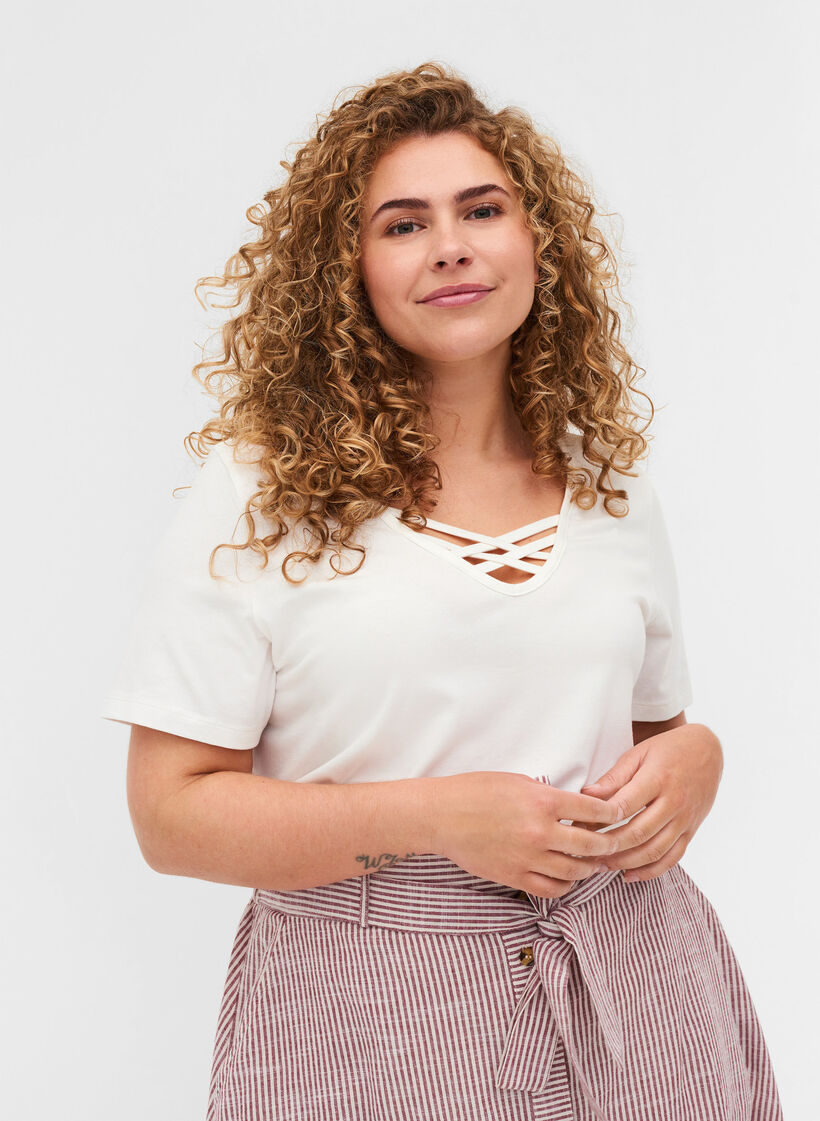 T-shirt z krótkim rekawem i dekoltem w szpic, Warm Off-white, Model image number 0