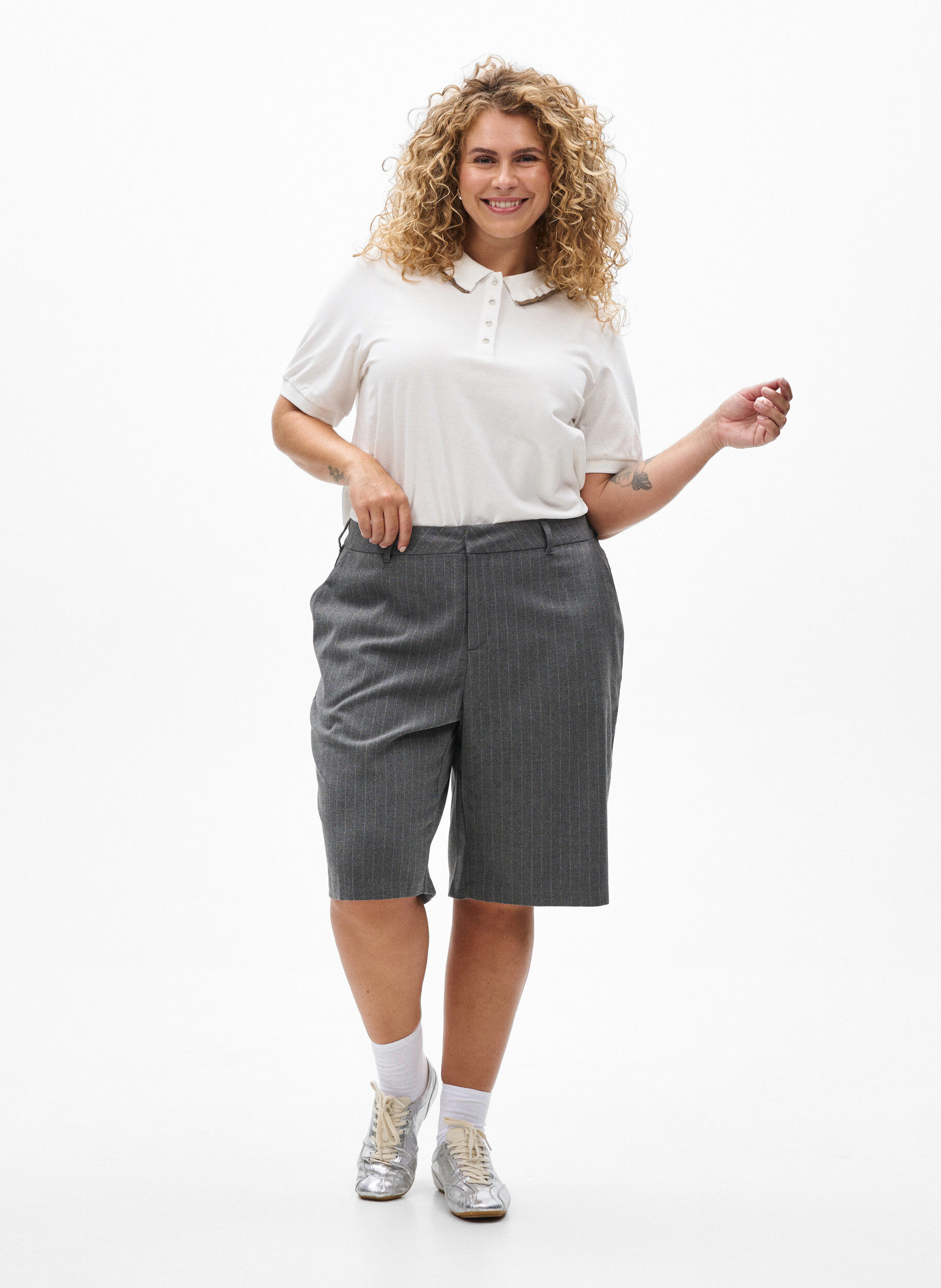 Zizzi Koszulka polo z guzikami z krysztalk&oacute;w i falbanka, Biały, Model image number 1