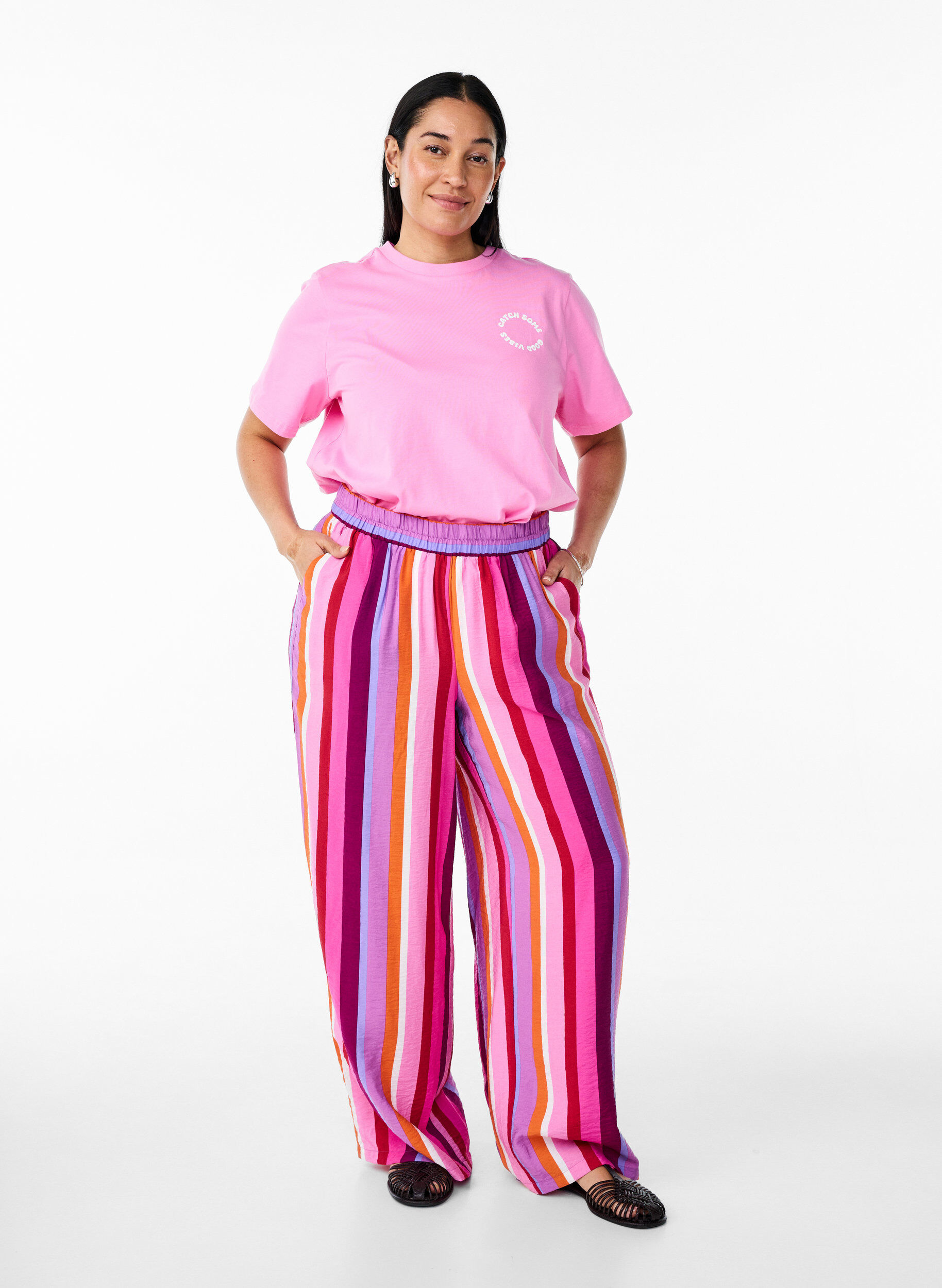 Zizzi  Koszulka z motywem tekstowym z bawelny organicznej, R&oacute;żowy, Model image number 1