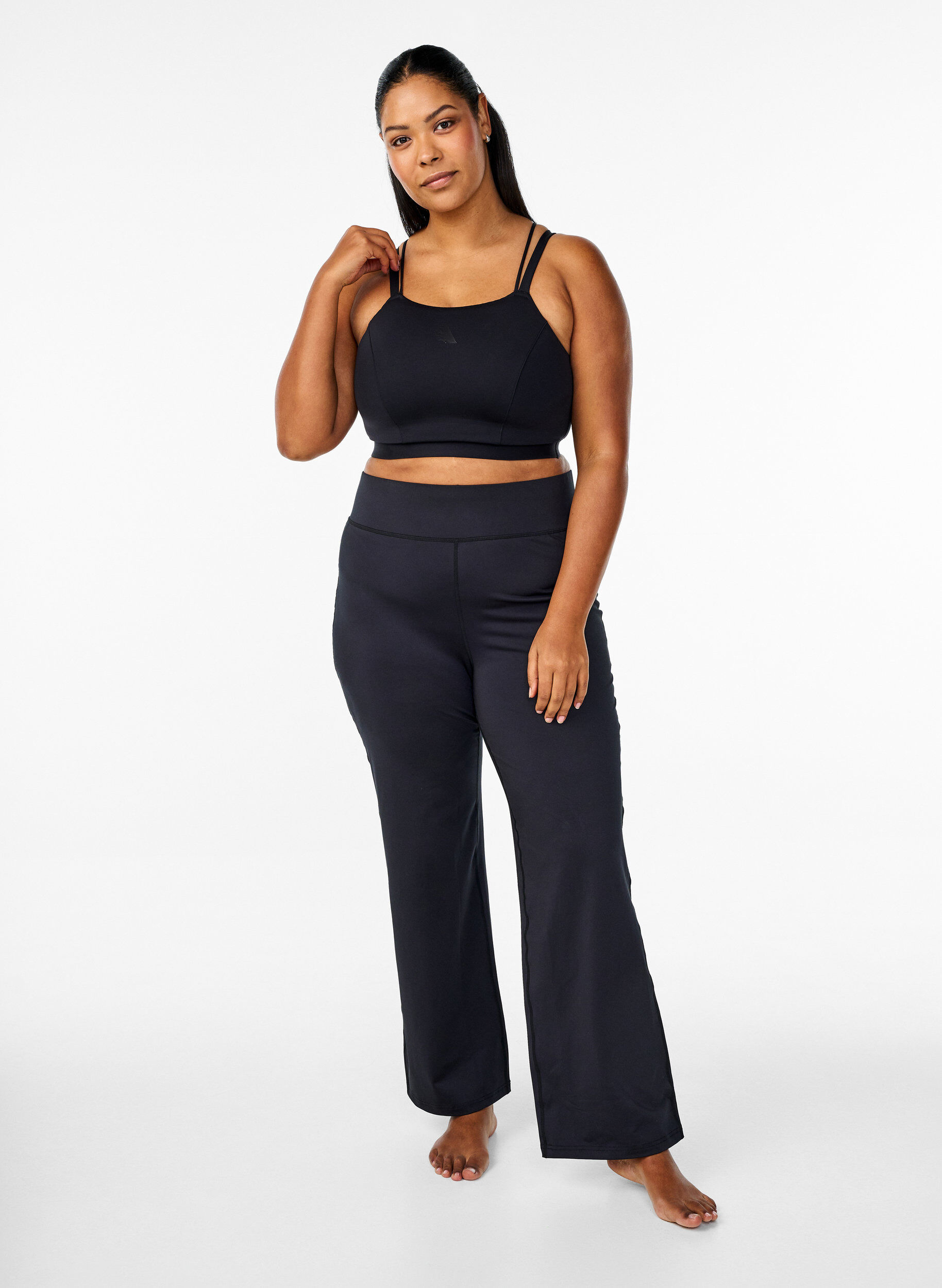 Zizzi Biustonosz sportowy z krzyzowym detalem z tylu, Czarne, Model image number 1