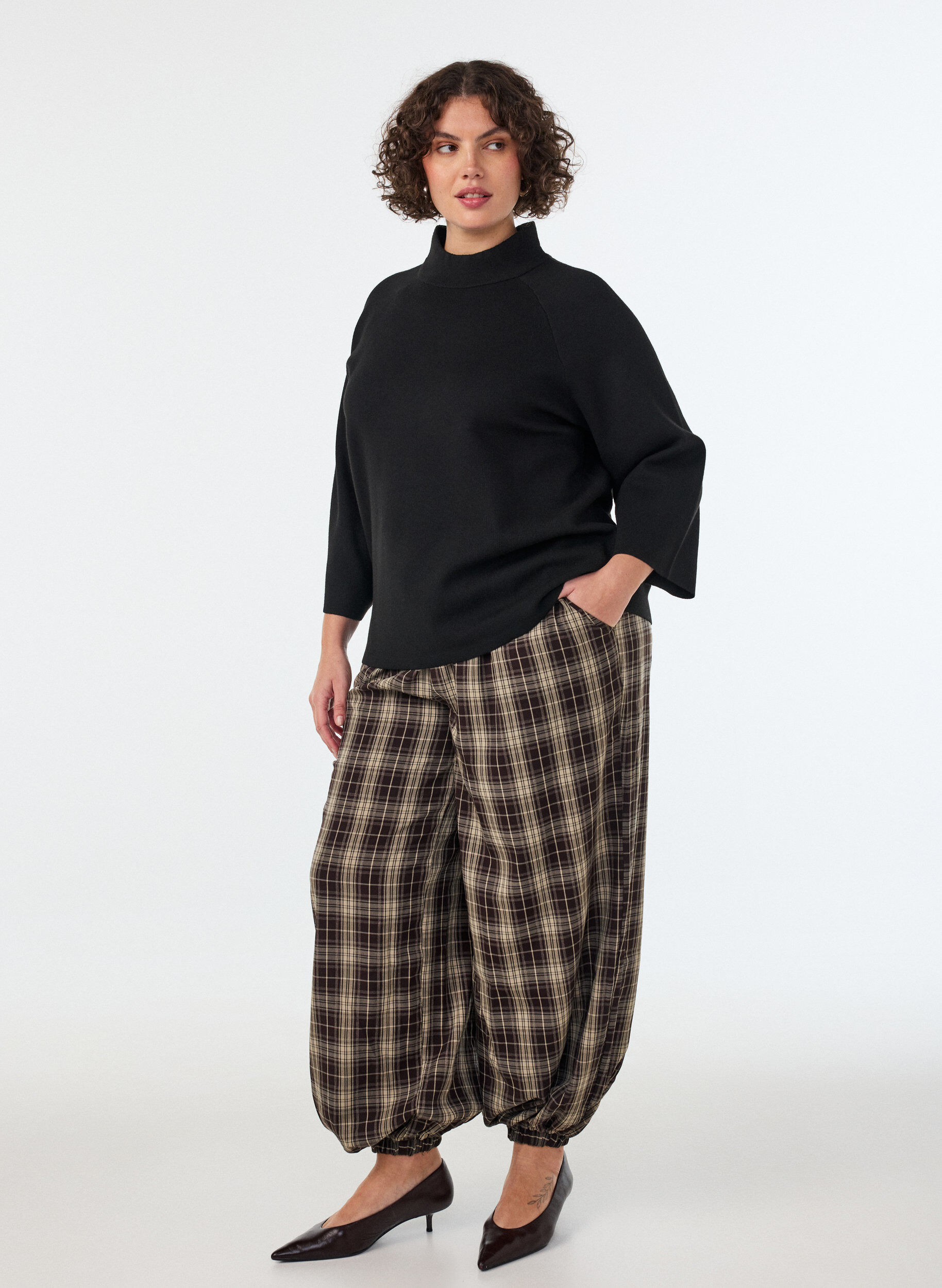 ZizziBluzka dzianinowa z mieszanki wiskozy z golfem, Czarne, Model image number 1