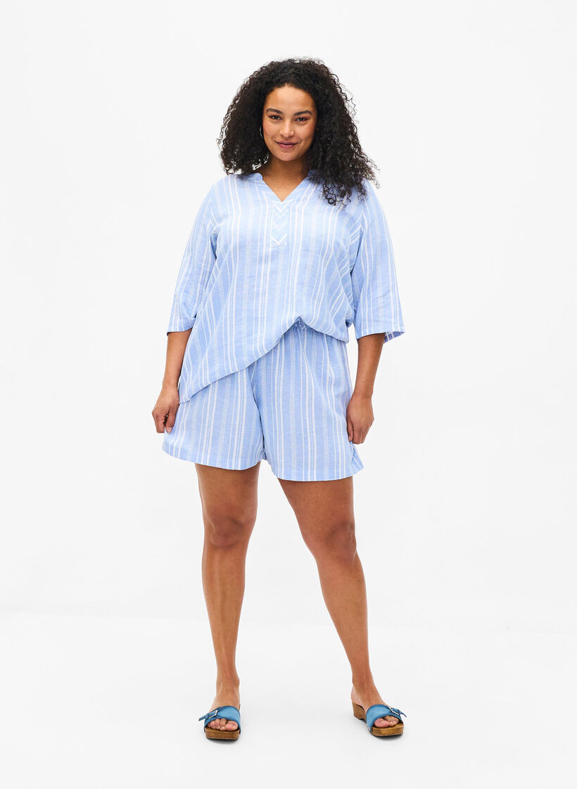 Szorty w paski wykonane z mieszanki lnu i wiskozy, Niebieskie, Model image number 1