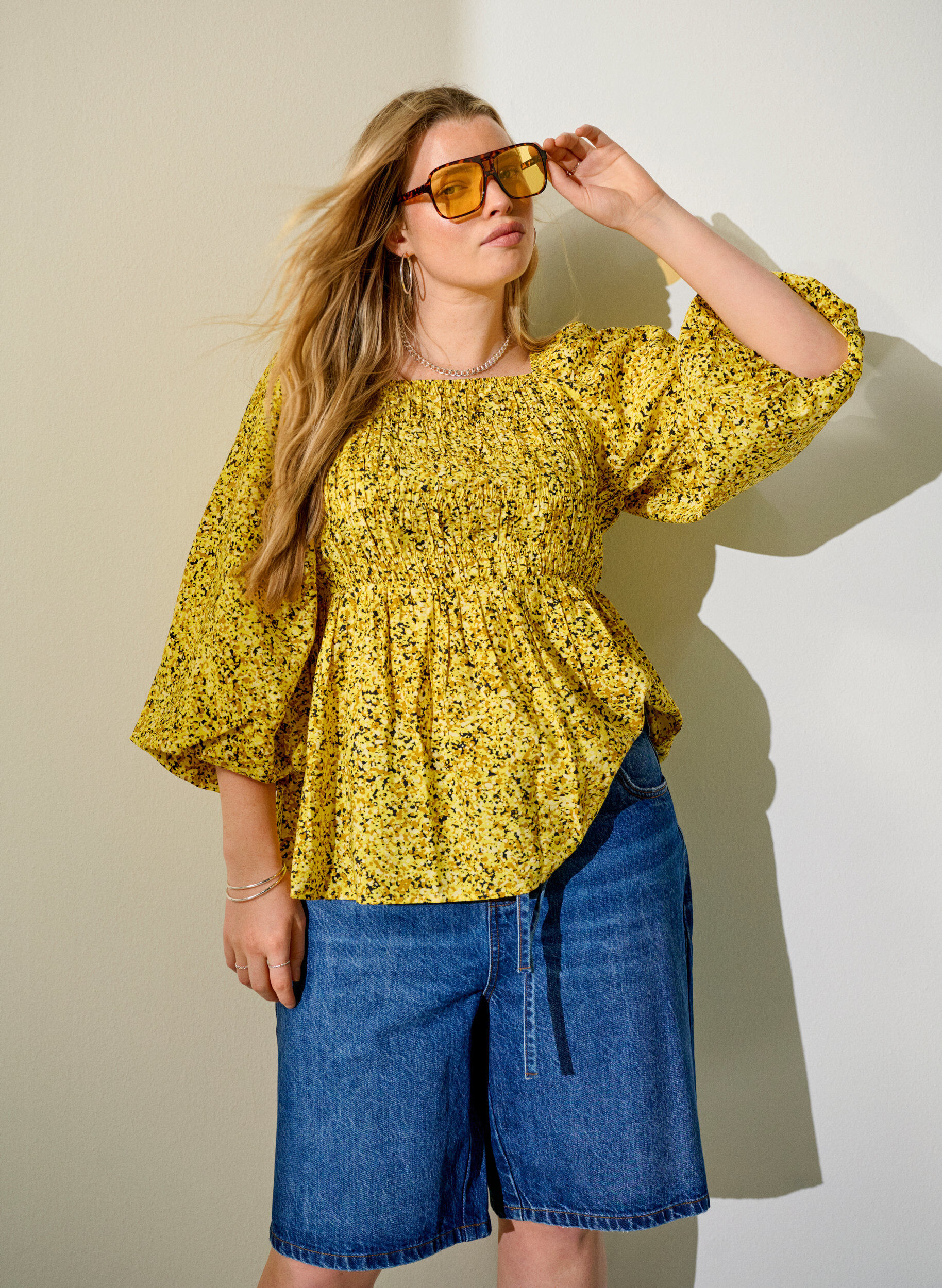 Zizzi Dopasowane szorty jeansowe z wiazanym paskiem, Niebieskie, Image image number 0