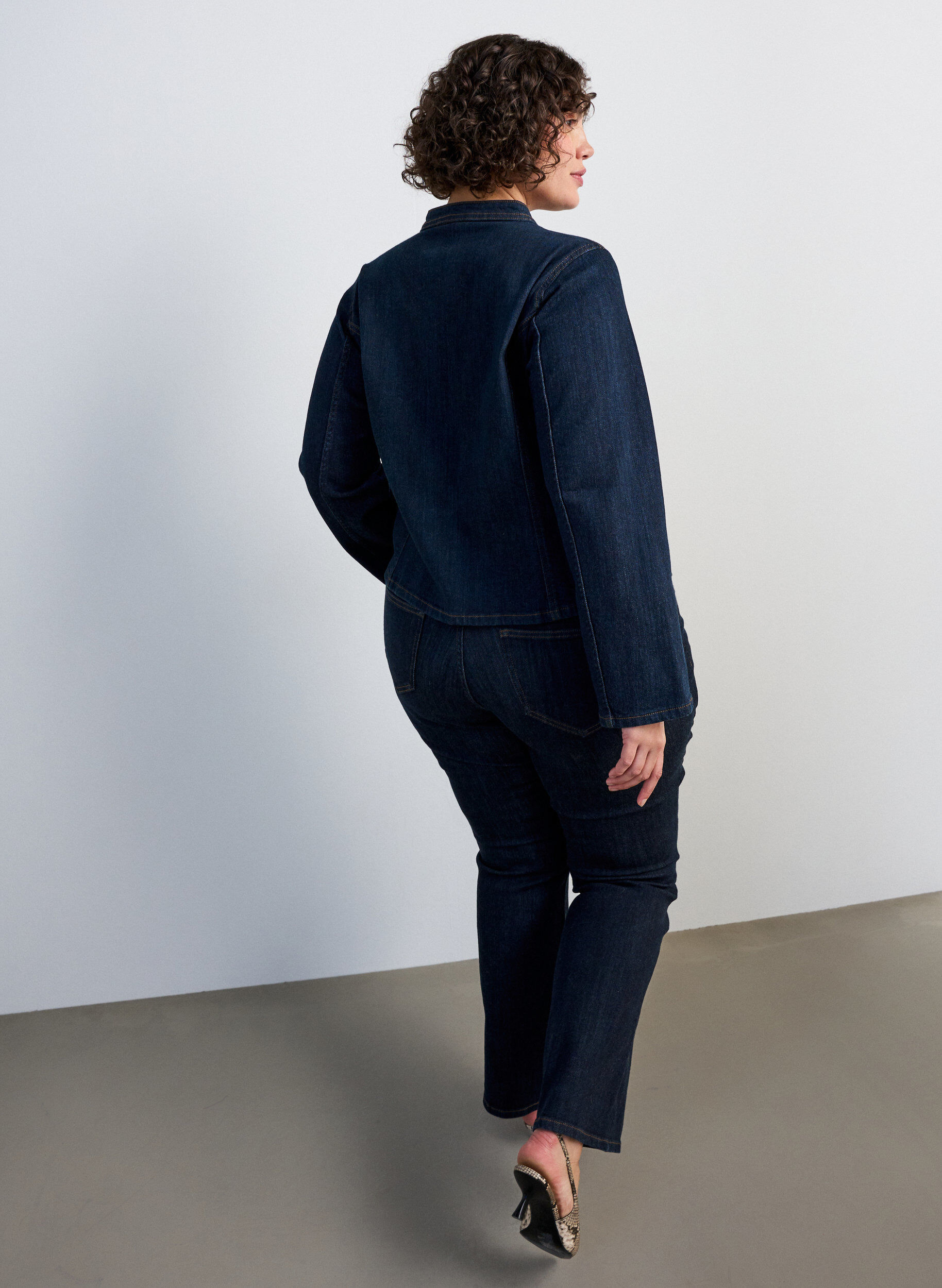 ZizziDopasowana kurtka jeansowa na zamek, Niebieskie, Model image number 2