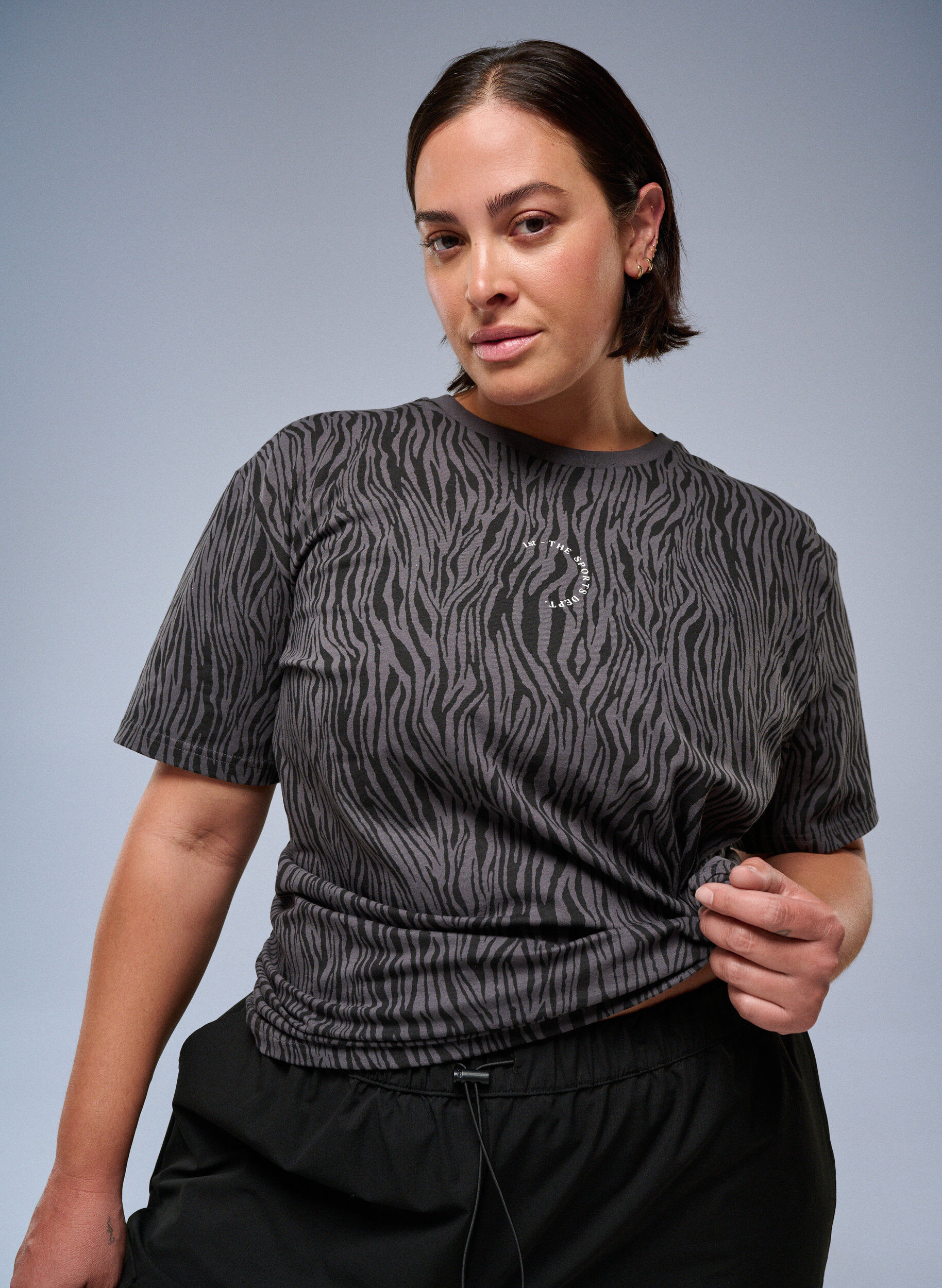 Zizzi Koszulka sportowa z bawelny organicznej w paski zebry, Ciemnoszary, Image image number 0