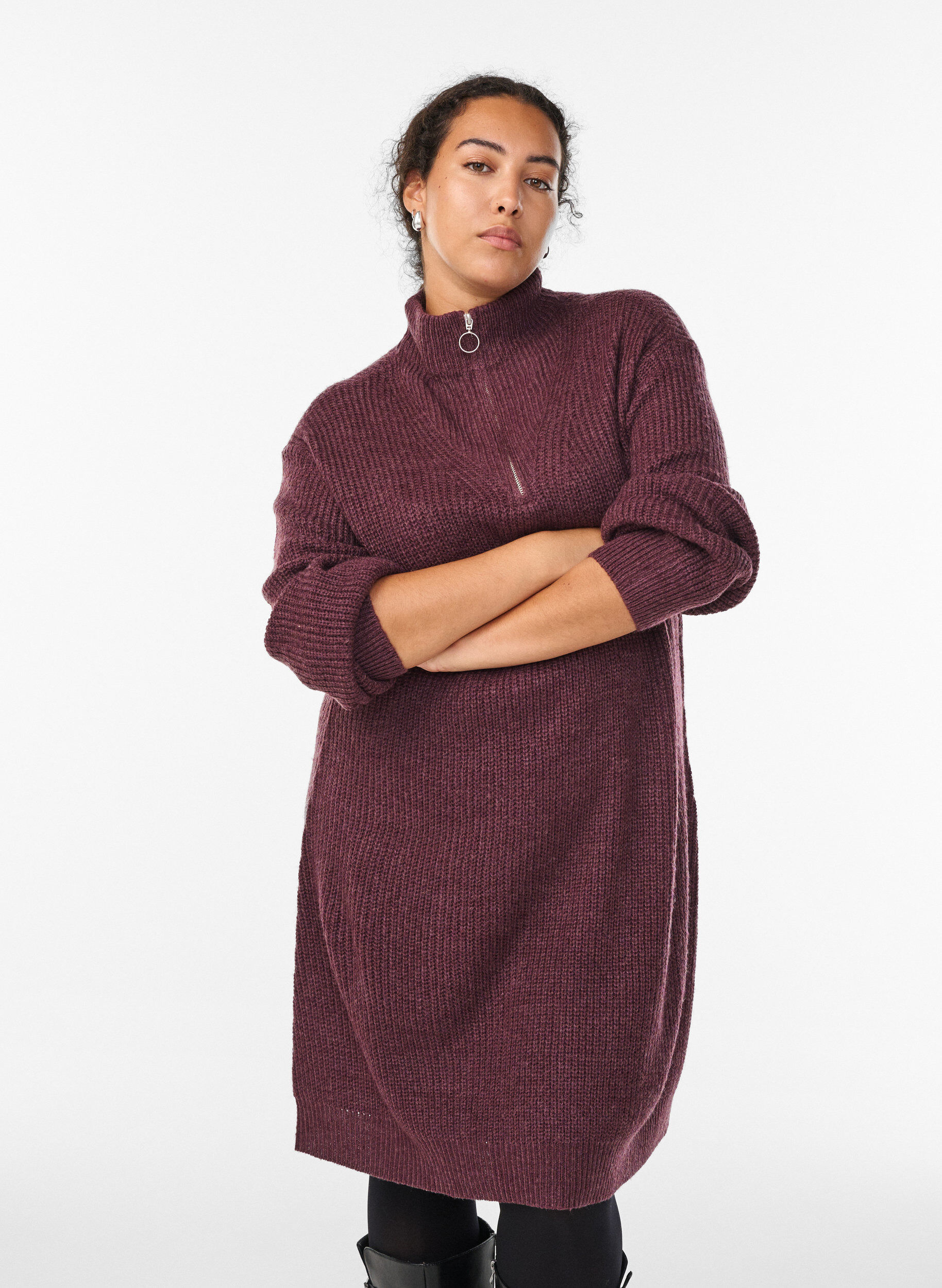 FLASH - Kr&oacute;tka sukienka dzianinowa z wysokim dekoltem, Czerwony, Model