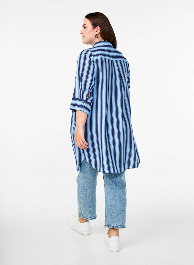 Krótka sukienka z kolnierzykiem i kieszenia na piersi, Niebieskie, Model image number 2