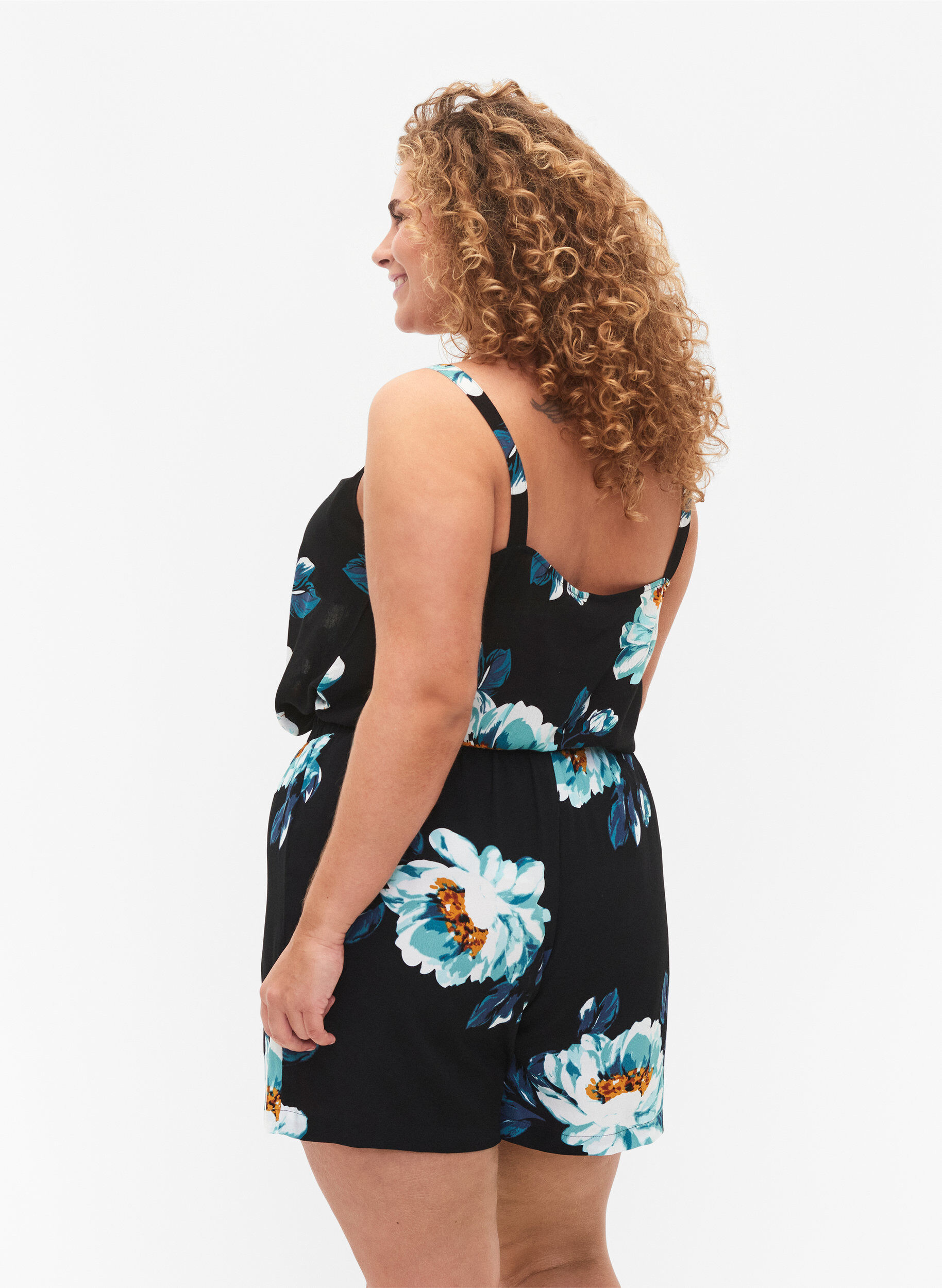 Zizzi Luzne szorty z wiskozy, Black Big Flower, Model image number 1