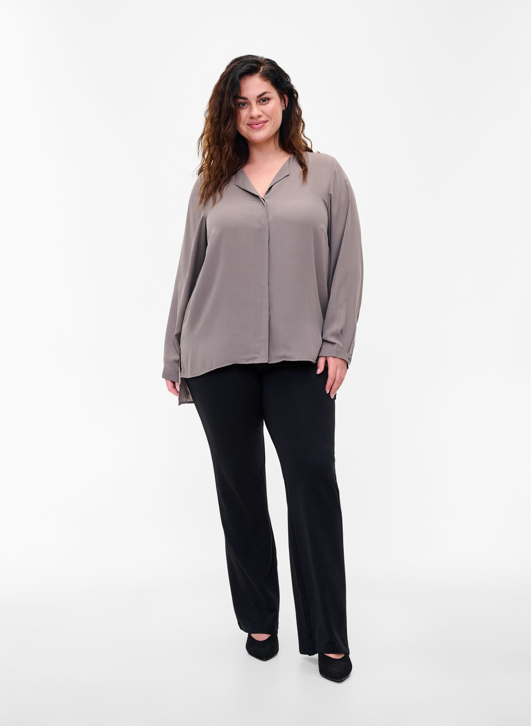 Zizzi Jednokolorowa koszula z dekoltem w szpic, Falcon, Model image number 2