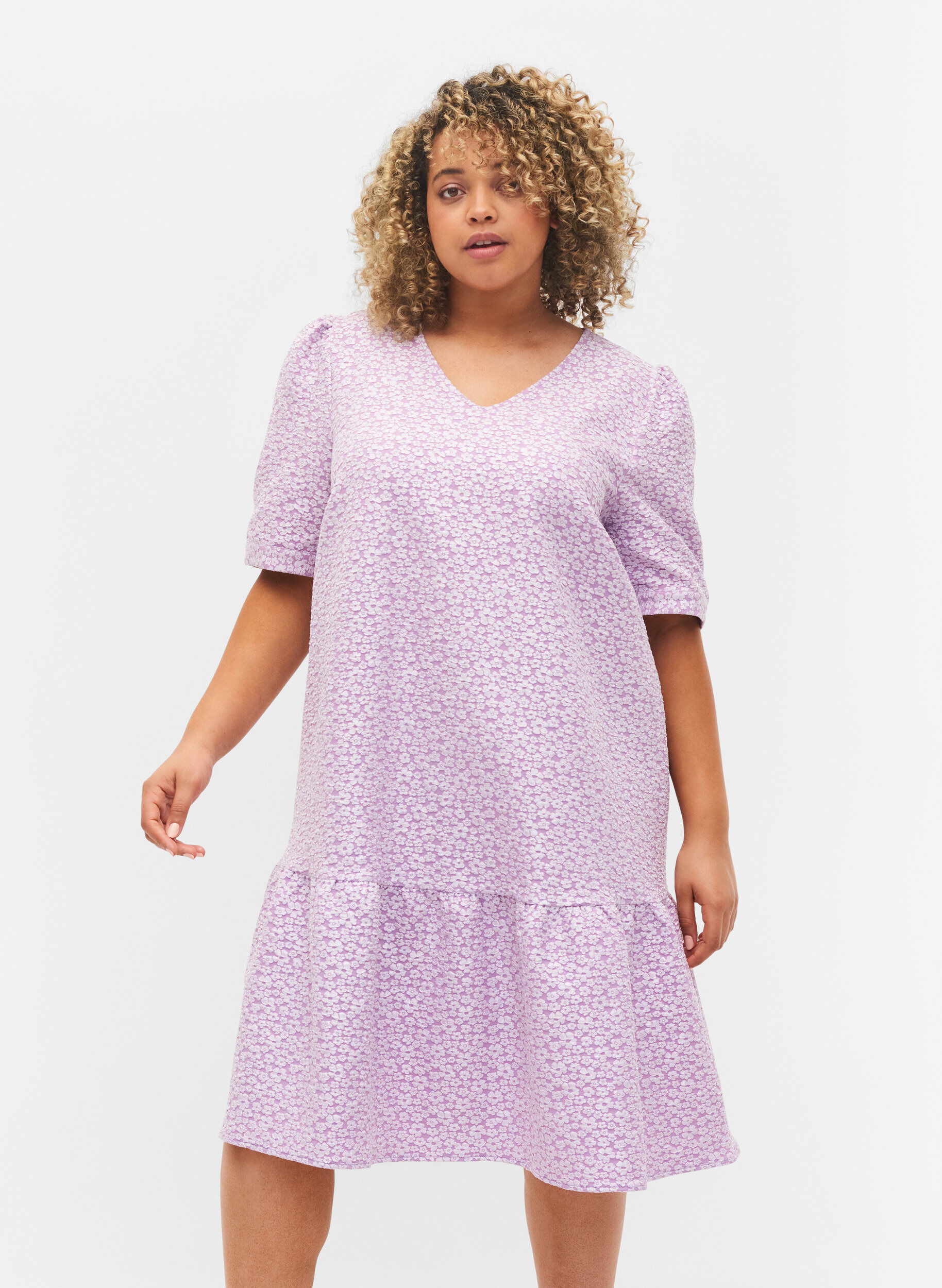 Zizzi Short-sleeved v-neck dress with floral texture, Regal Orchid , Model image number 0