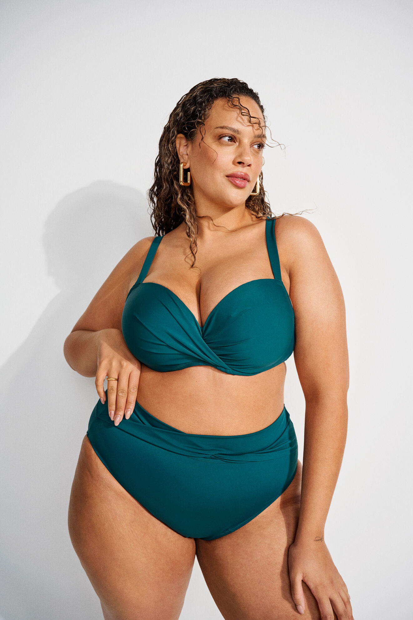 Bikini &agrave; armatures, , Model