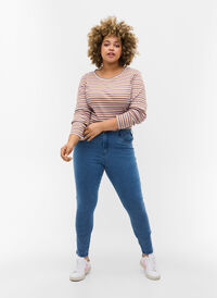 Bardzo waskie jeansy Amy z wysokim stanem, Light blue, Model