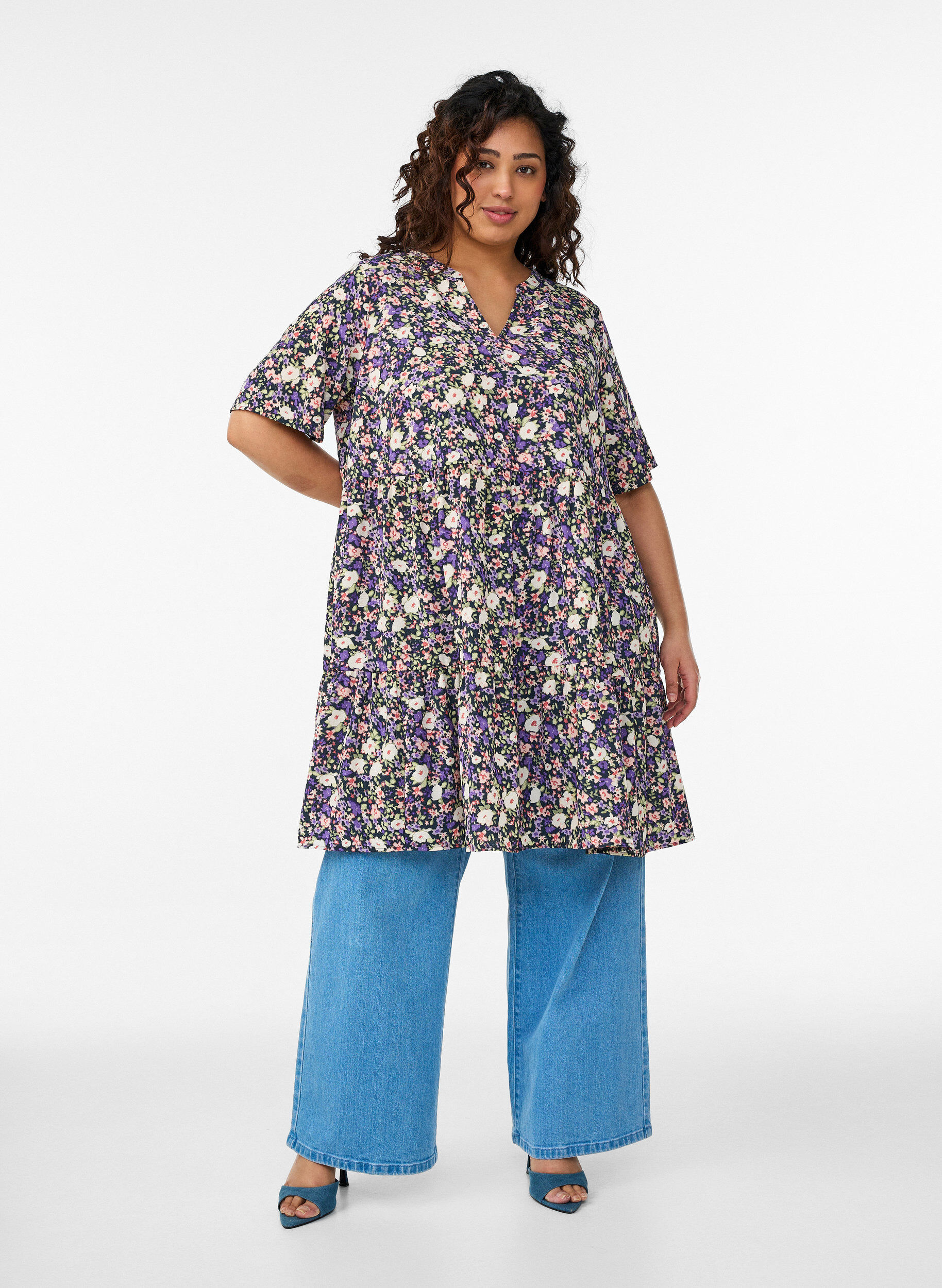 Zizzi Rozszerzana, odcinana sukienka z&nbsp;kr&oacute;tkim rekawem, Fioletowy, Model image number 1