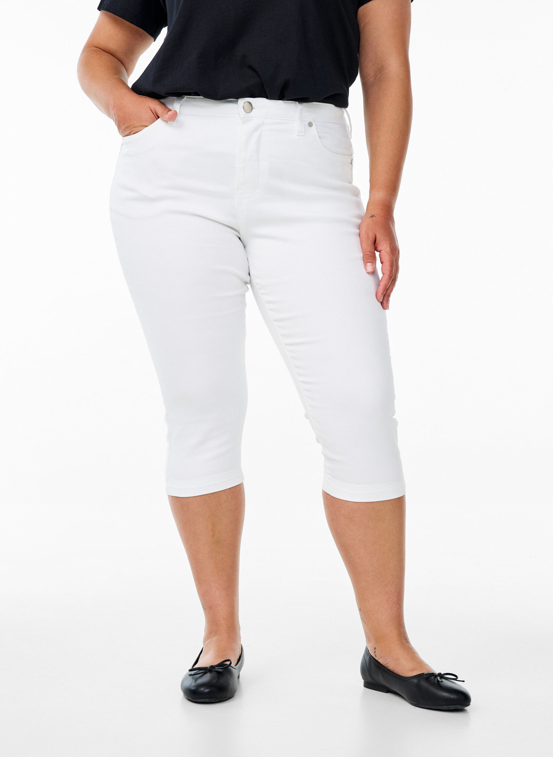 ZizziAmy capri jeans z wysokim stanem i bardzo dopasowanym krojem, Biały, Model image number 2