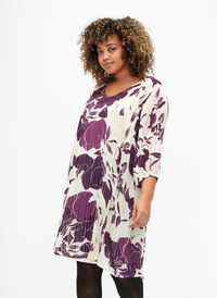 Sukienka z dekoltem w szpic i rekawami 3/4 z nadrukiem, D.Purple Graphic AOP, Model