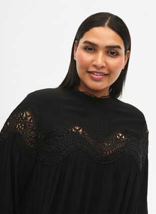 Sukienka z wiskozy z haftowanymi detalami, Black, Model image number 2