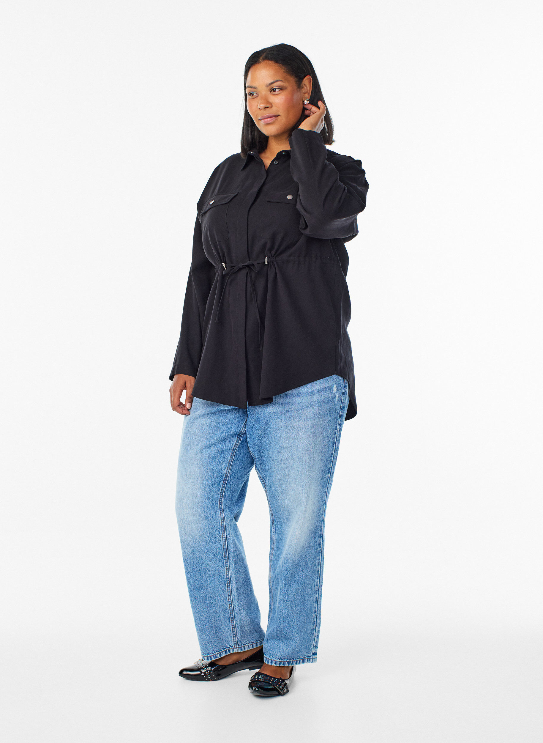 Zizzi Tunika z kieszeniami na piersi i regulowana talia, Czarne, Model image number 1