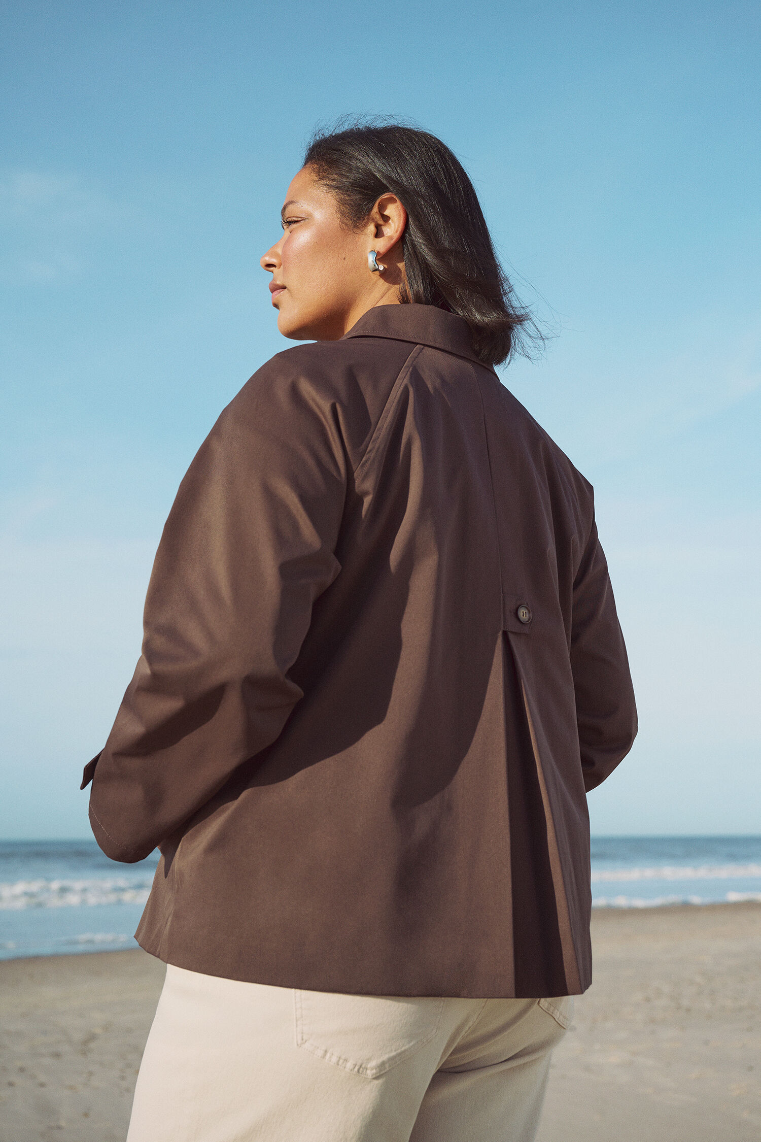 Brown short trench coat, , Model