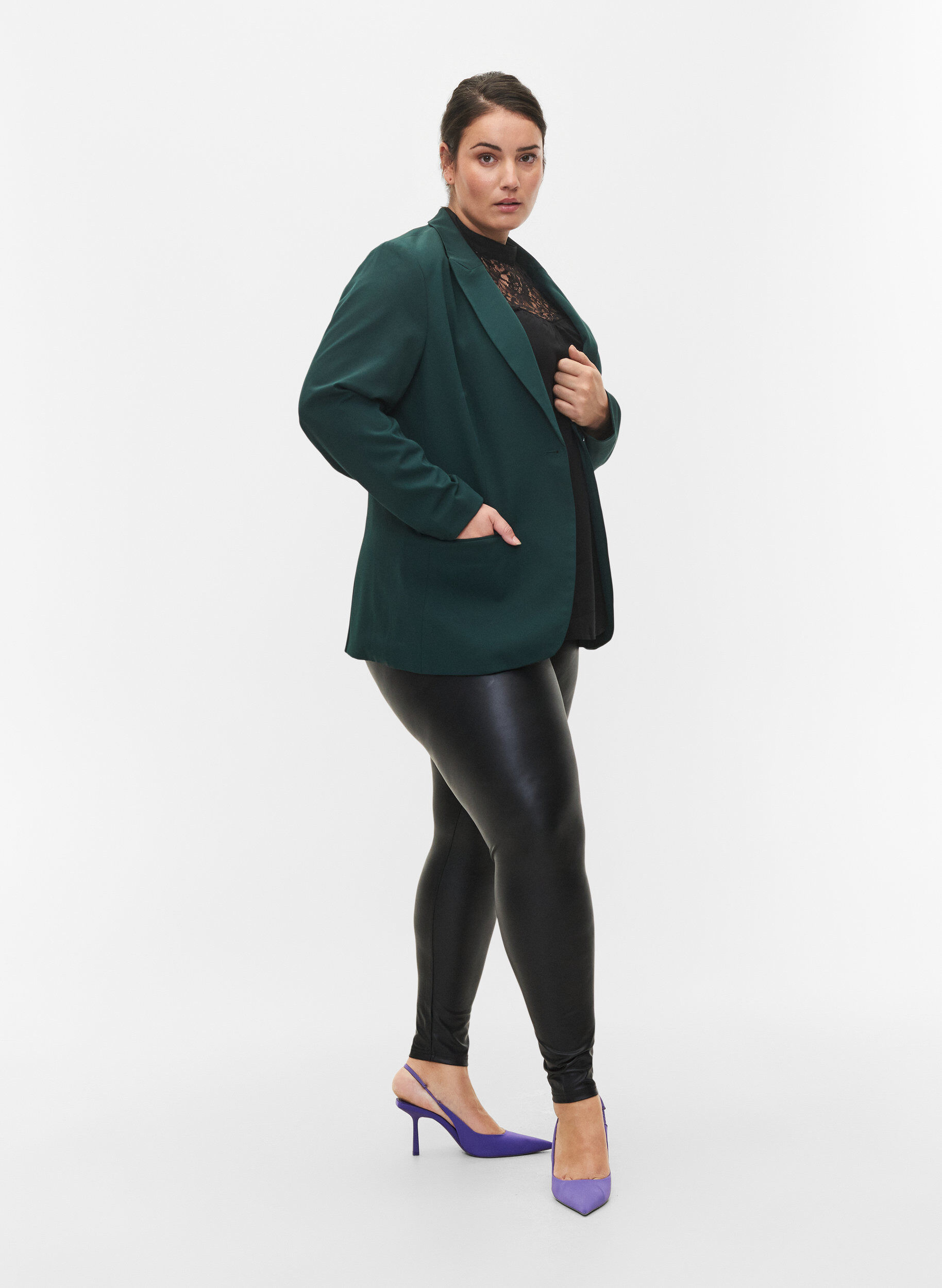 Zizzi Classic blazer with pockets, Scarab, Model image number 2