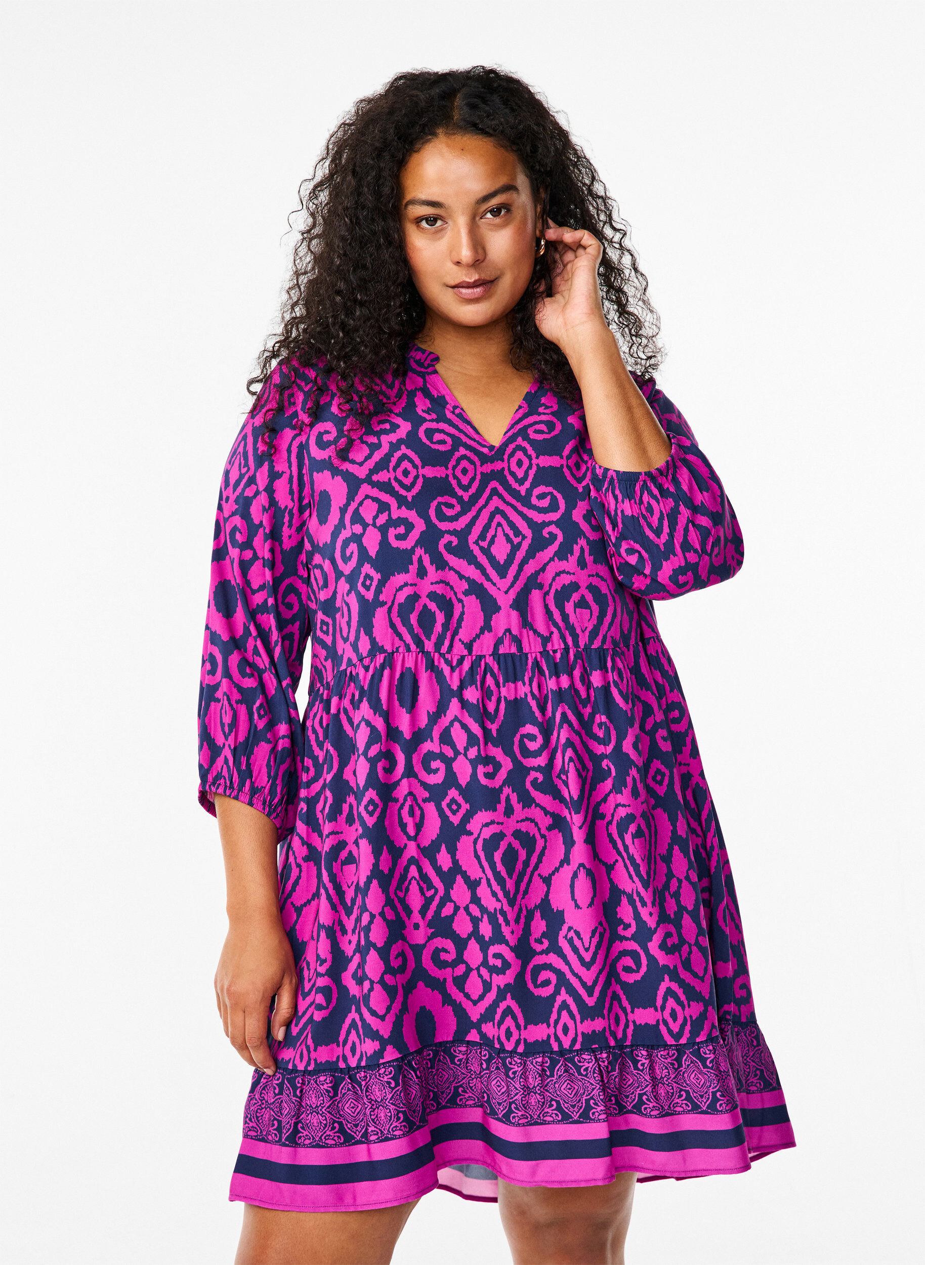 Zizzi Kr&oacute;tka trapezowa sukienka z nadrukiem, Night Sky AOP, Model image number 0