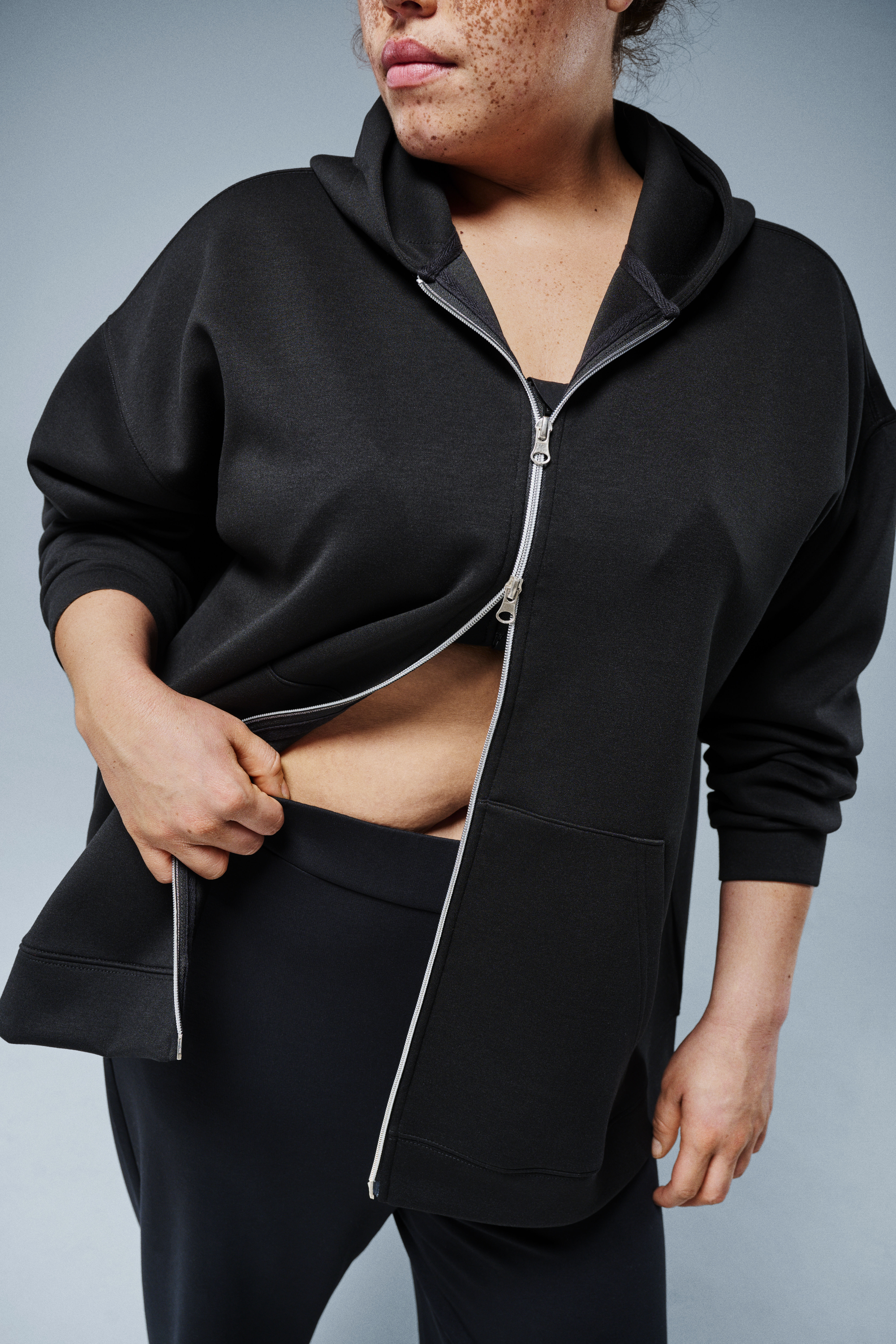 Zizzi Czarna bluza z kapturem, , Model