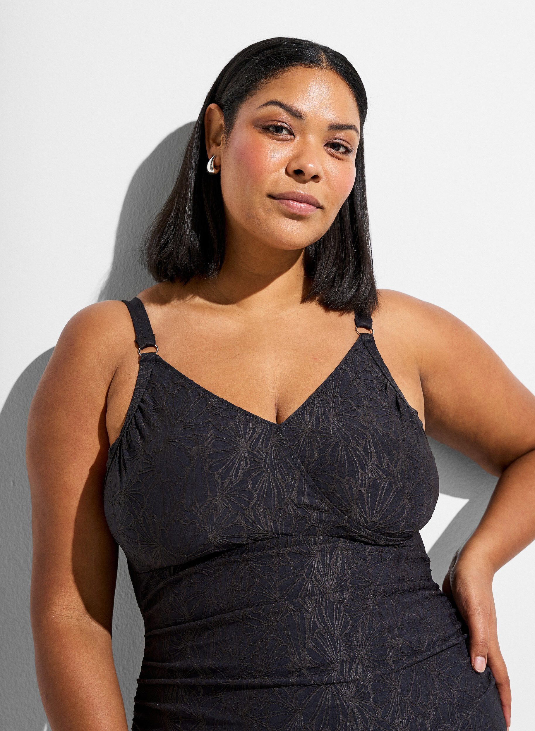 Zizzi Plaszczowy str&oacute;j kapielowy z motywem kwiatowym w tym samym kolorze, Ciemnoszary, Model image number 2