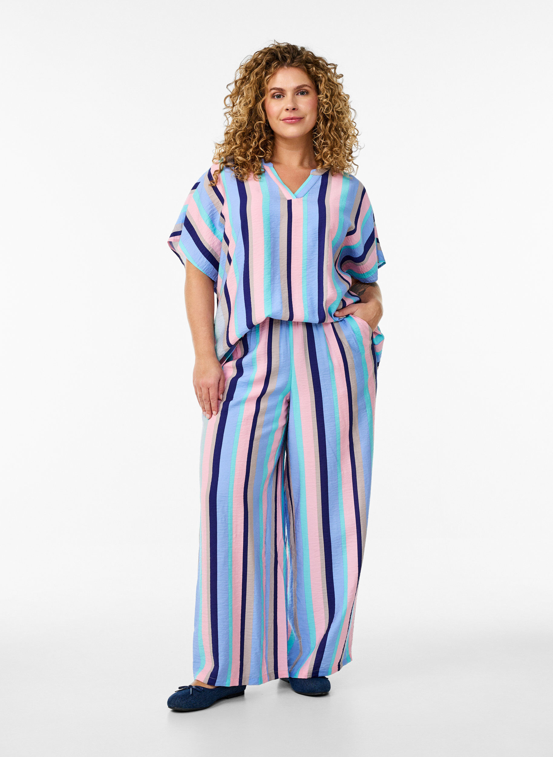 Zizzi Wiskozowa bluzka w paski z kr&oacute;tkim rekawem, Niebieskie, Model image number 1