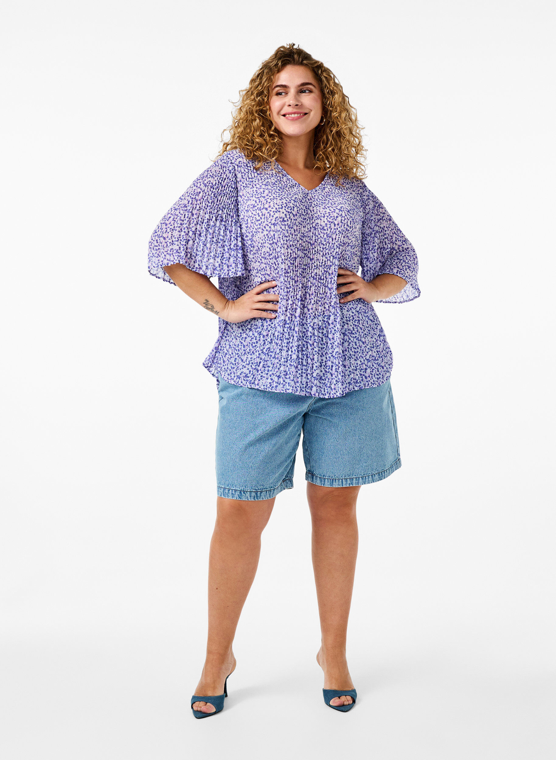 Zizzi Plisowana bluzka w kwiaty, Small Flower AOP, Model image number 2