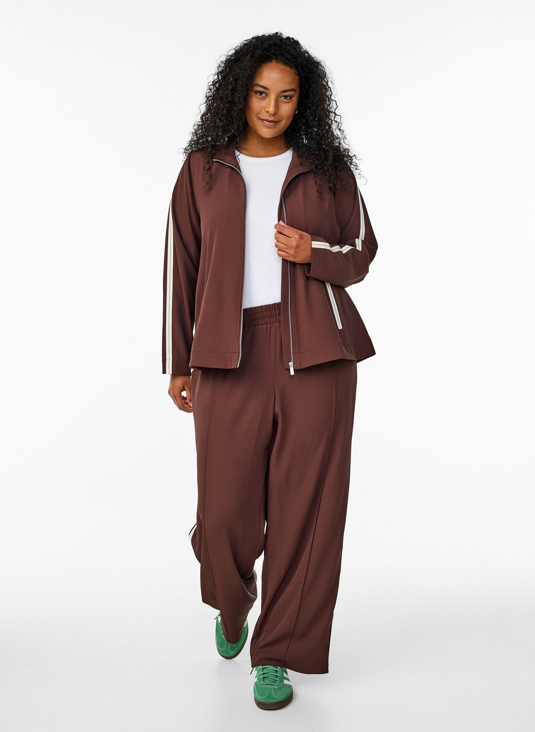 Zizzi Kurtka dresowa ze sportowymi detalami i zamkiem blyskawicznym, Brązowy, Model image number 1