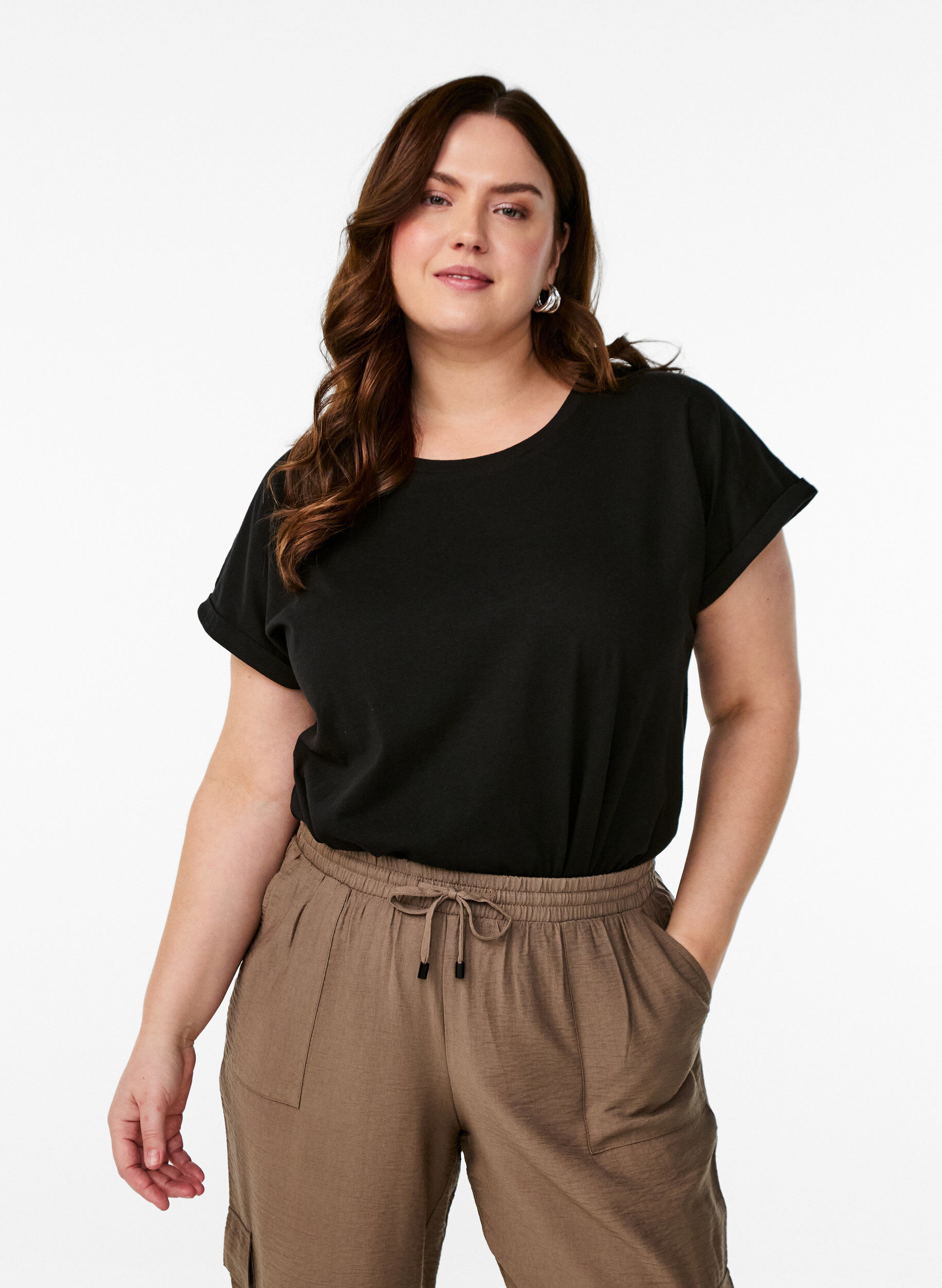 Zizzi Koszulka z kr&oacute;tkimi rekawami wykonana z mieszanki bawelny, Czarne, Model image number 0