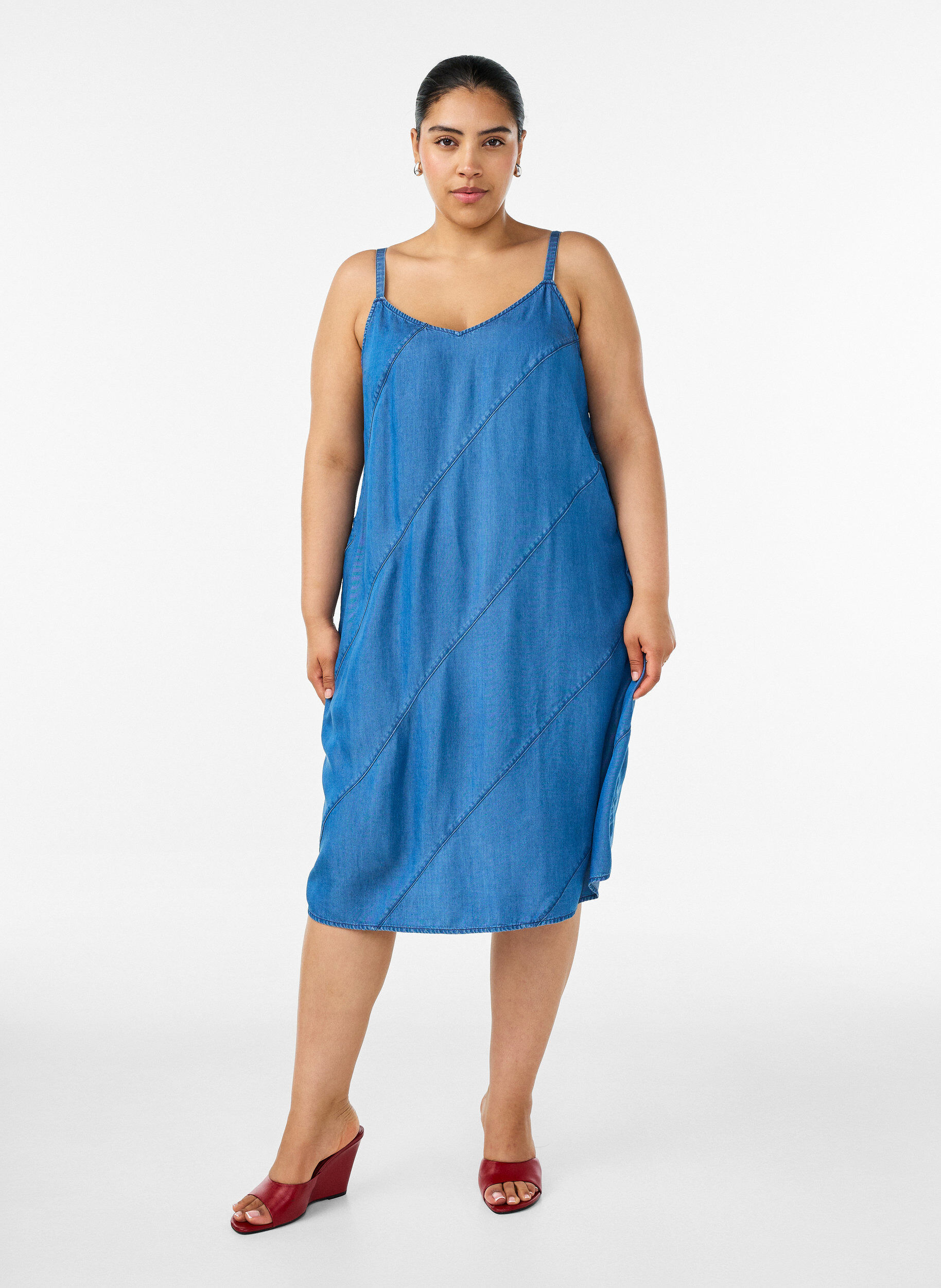 ZizziSukienka na ramiaczkach w stylu jeansowym wykonana z TENCEL&trade; Lyocell, Niebieskie, Model image number 1