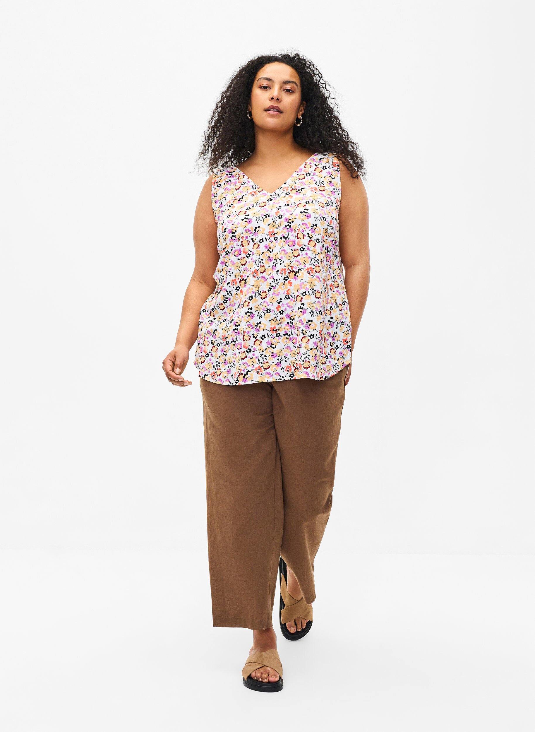 Zizzi Top w kwiaty z dekoltem w serek, Off White Flower AOP, Model image number 2