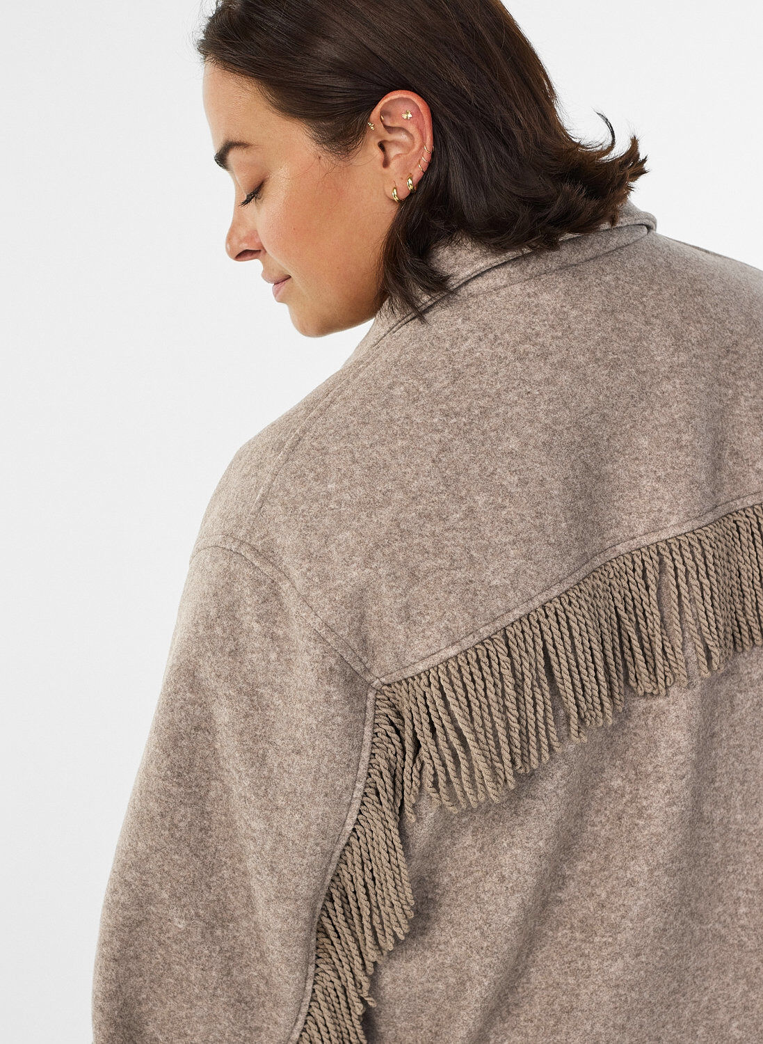 Zizzi Kr&oacute;tka kurtka koszulowa z fredzlami, Beżowy, Model image number 3