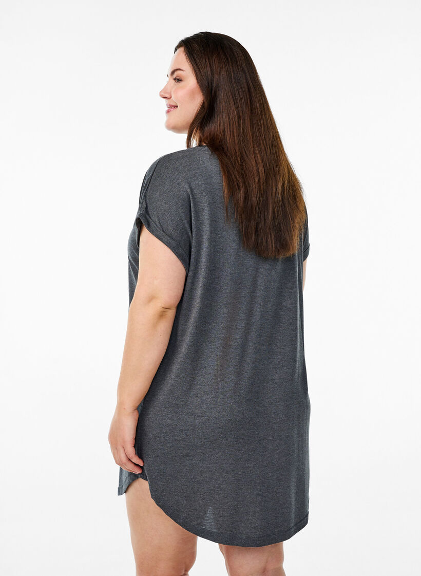 Koszula nocna z kr&oacute;tkim rekawem i nadrukiem tekstowym, Czarne, Model image number 2