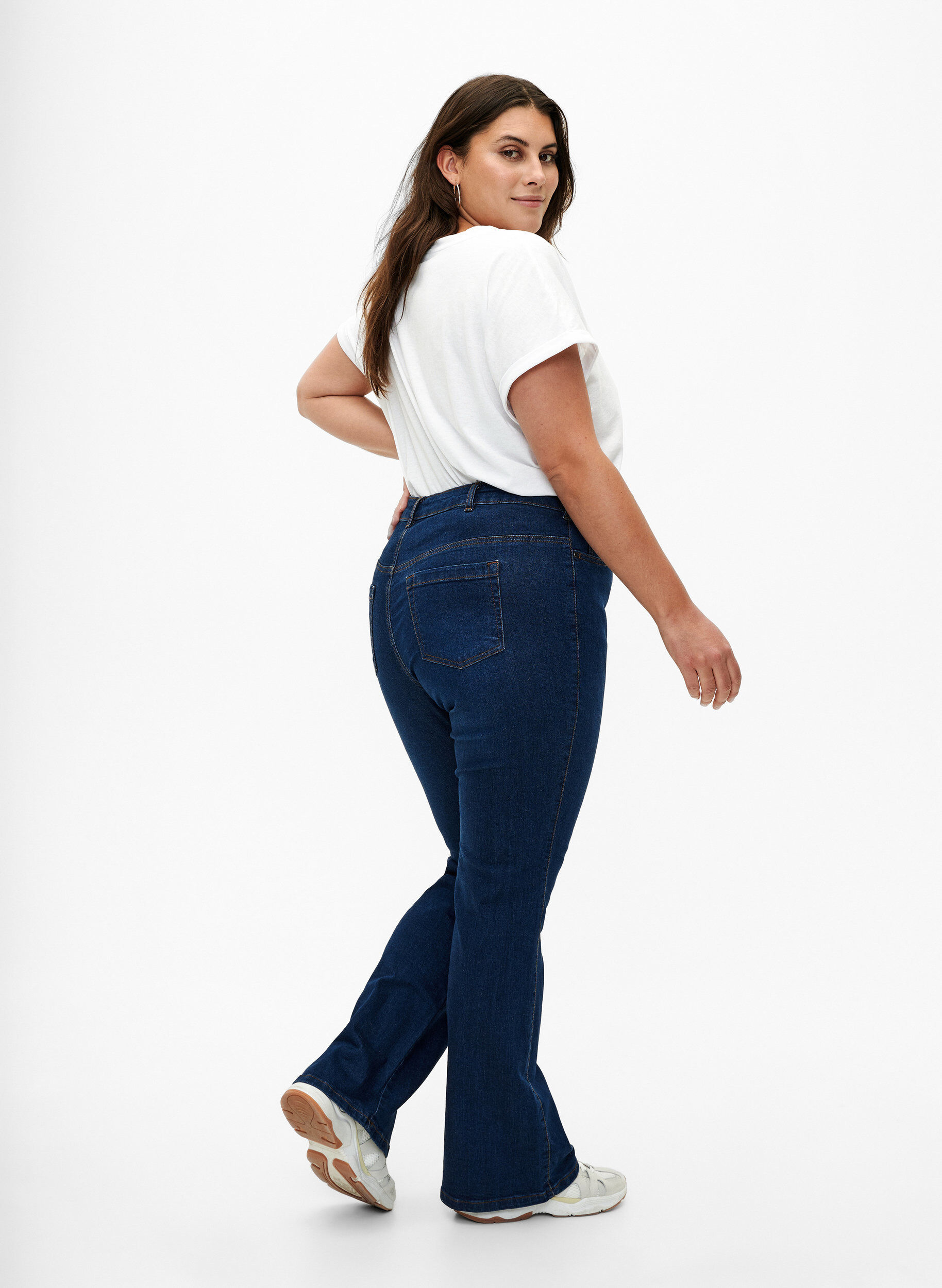 Zizzi  Jeansy typu bootcut Ellen z wysokim stanem, Niebieskie, Model image number 1