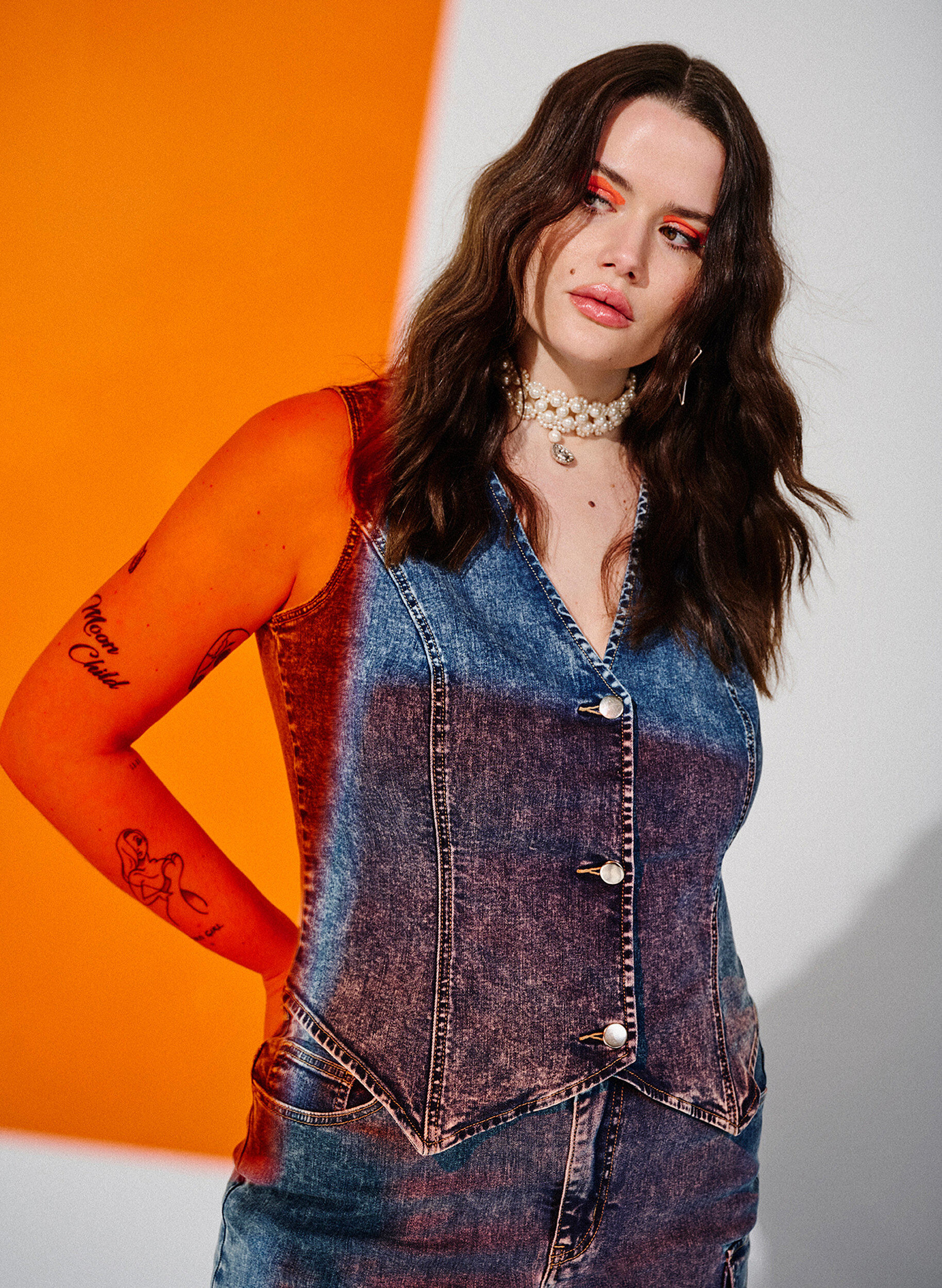 Zizzi Dzinsowy bezrekawnik o dopasowanym kroju z guzikami, Blue Denim, Image image number 0